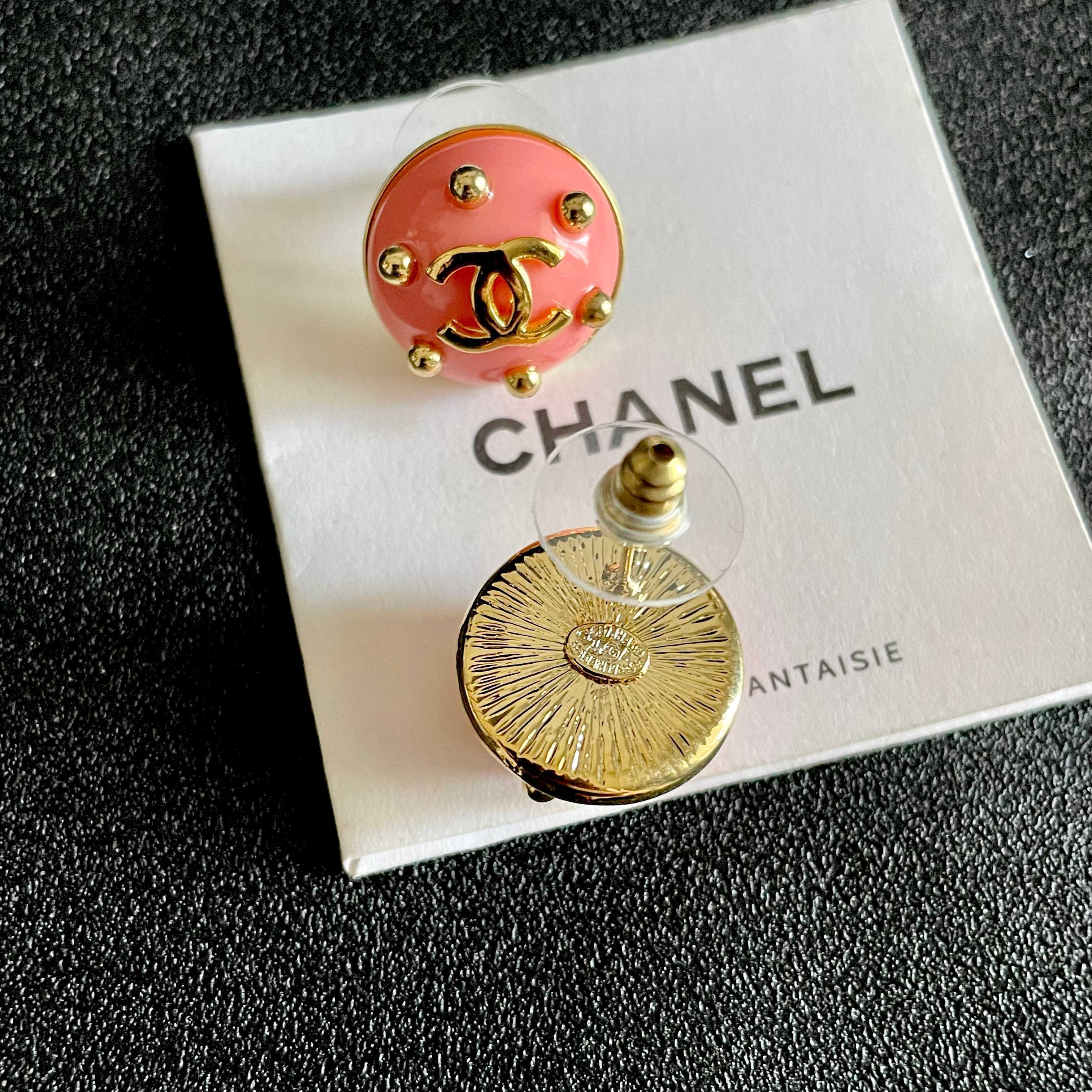 Chanel香奈儿 中古 双C耳钉👀原版复刻logo 小香家的款式真心无需多介绍😘🎶每一款都超好看，精致