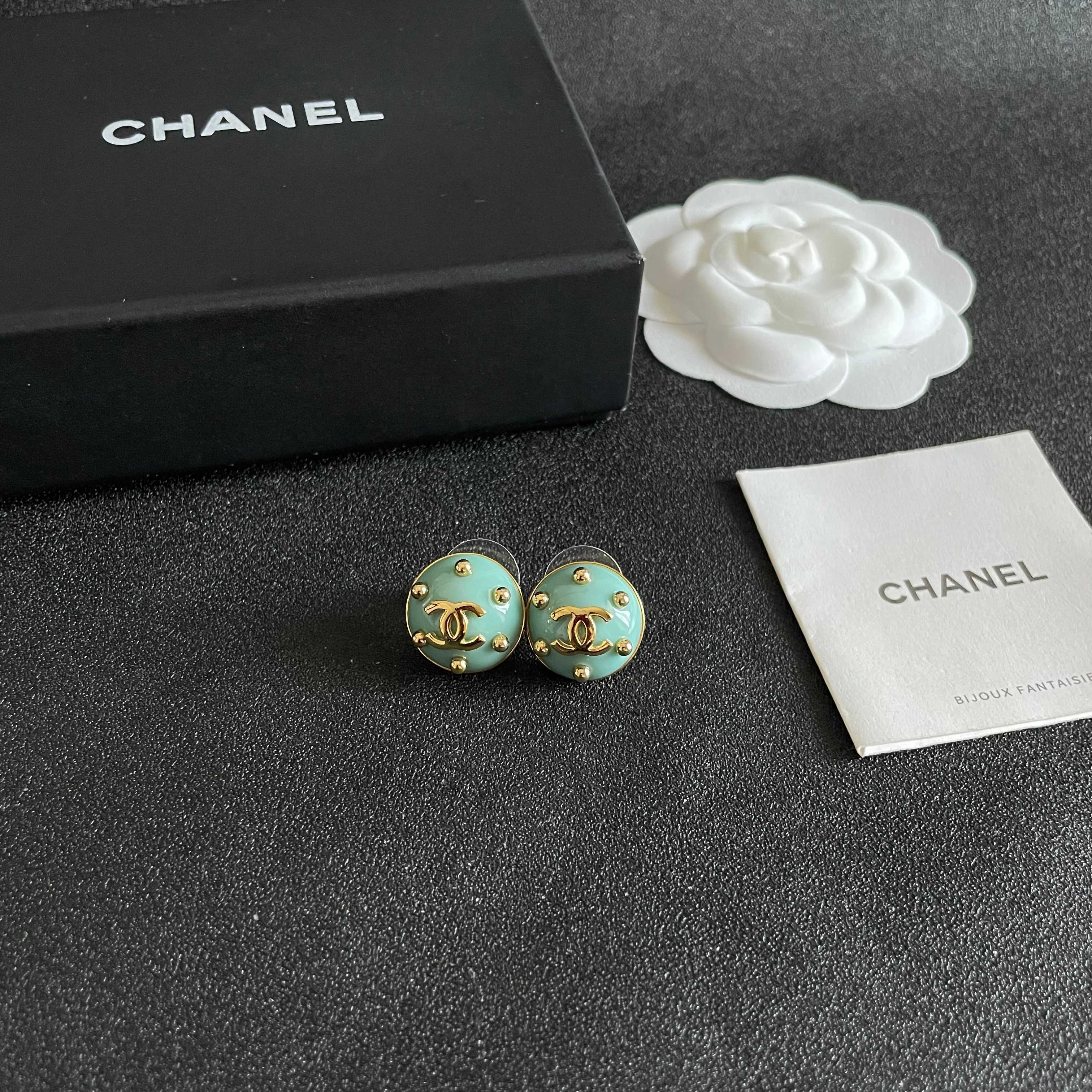Chanel香奈儿 中古 双C耳钉👀原版复刻logo 小香家的款式真心无需多介绍😘🎶每一款都超好看，精致
