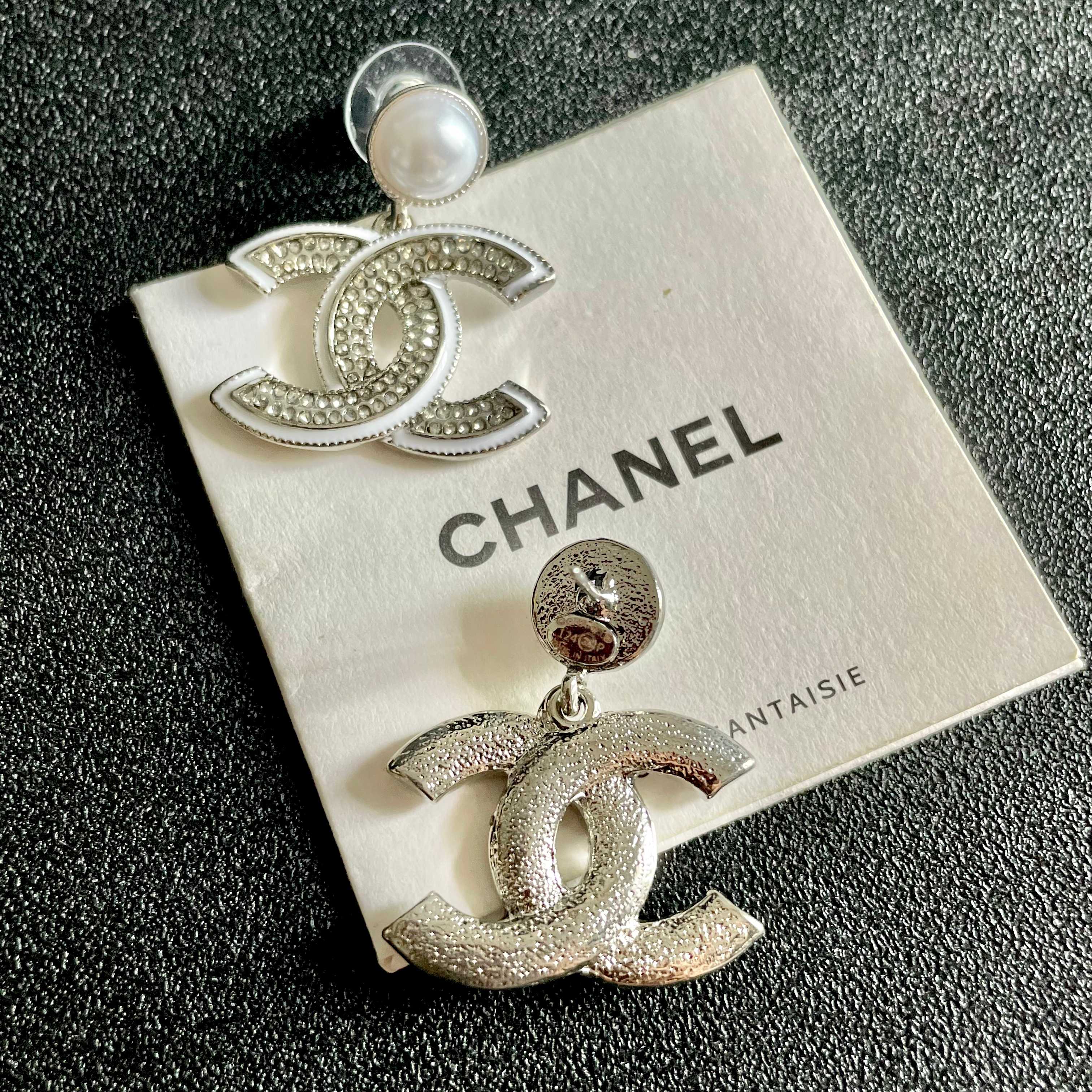 Chanel香奈儿 中古 耳钉👀小香家的款式真心无需多介绍😘🎶每一款都超好看，精致大方，非常显气质.