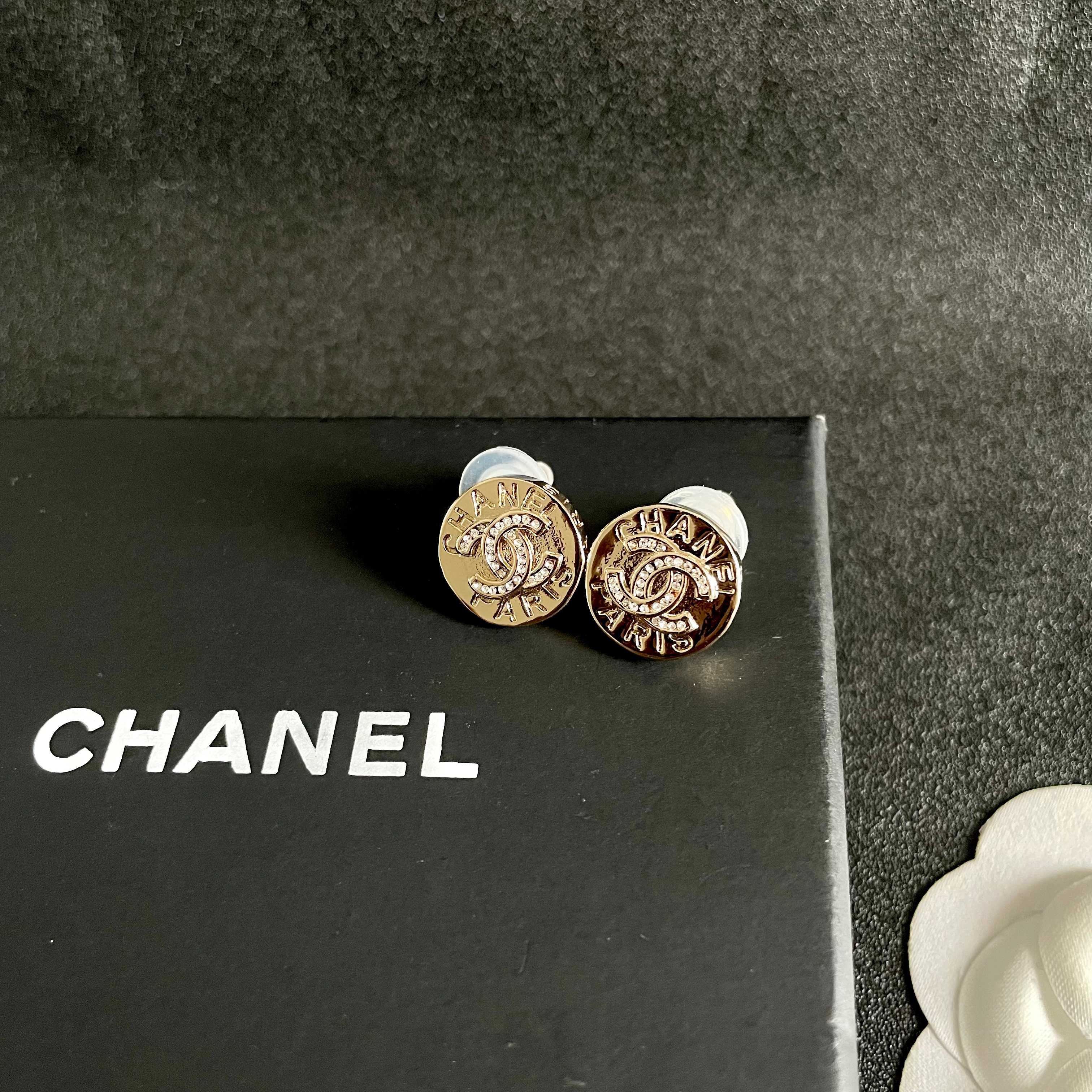 Chanel香奈儿 中古 耳钉👀小香家的款式真心无需多介绍😘🎶每一款都超好看，精致大方，非常显气质