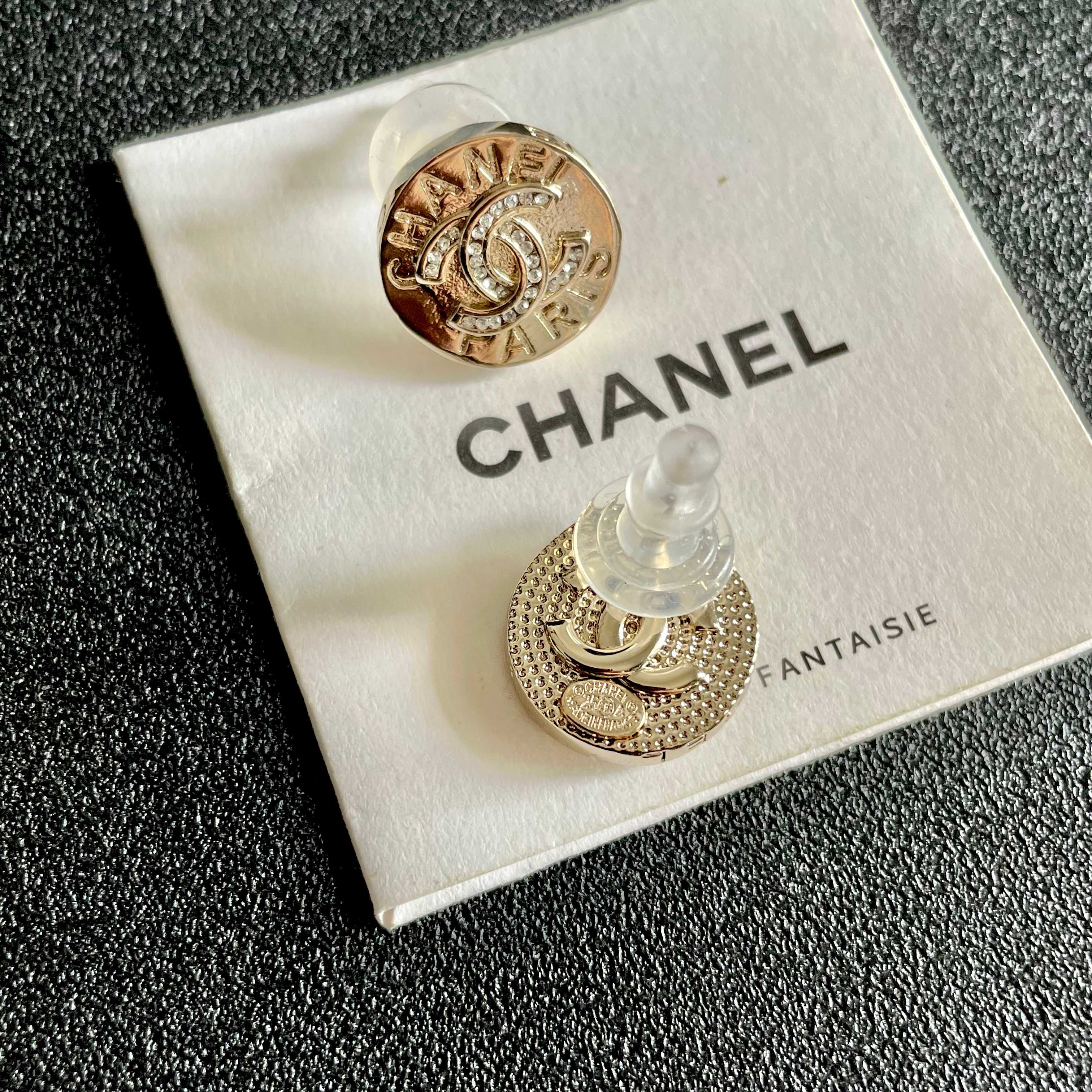 Chanel香奈儿 中古 耳钉👀小香家的款式真心无需多介绍😘🎶每一款都超好看，精致大方，非常显气质