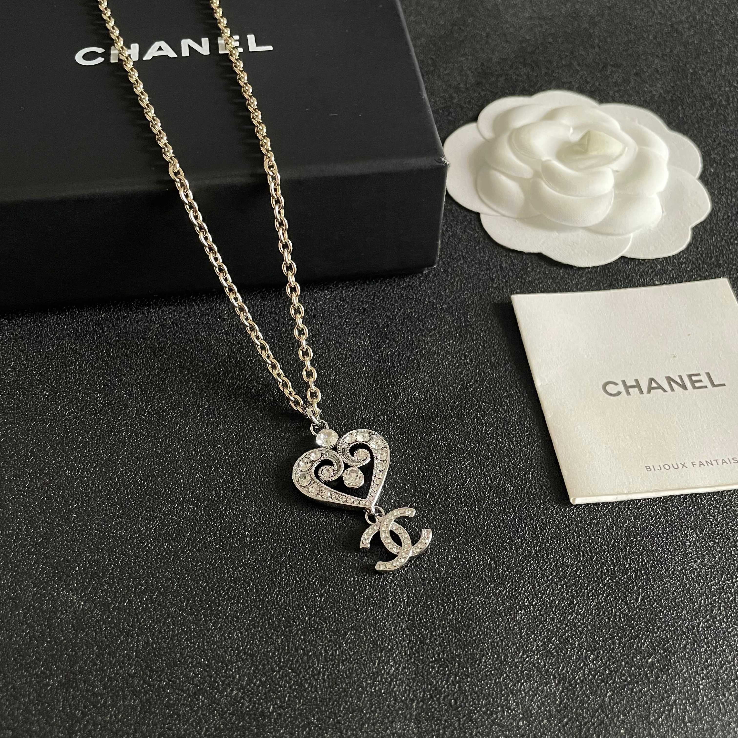 Chanel香奈儿 中古 项链👀小香家的款式真心无需多介绍😘🎶每一款都超好看，精致大方，非常显气质