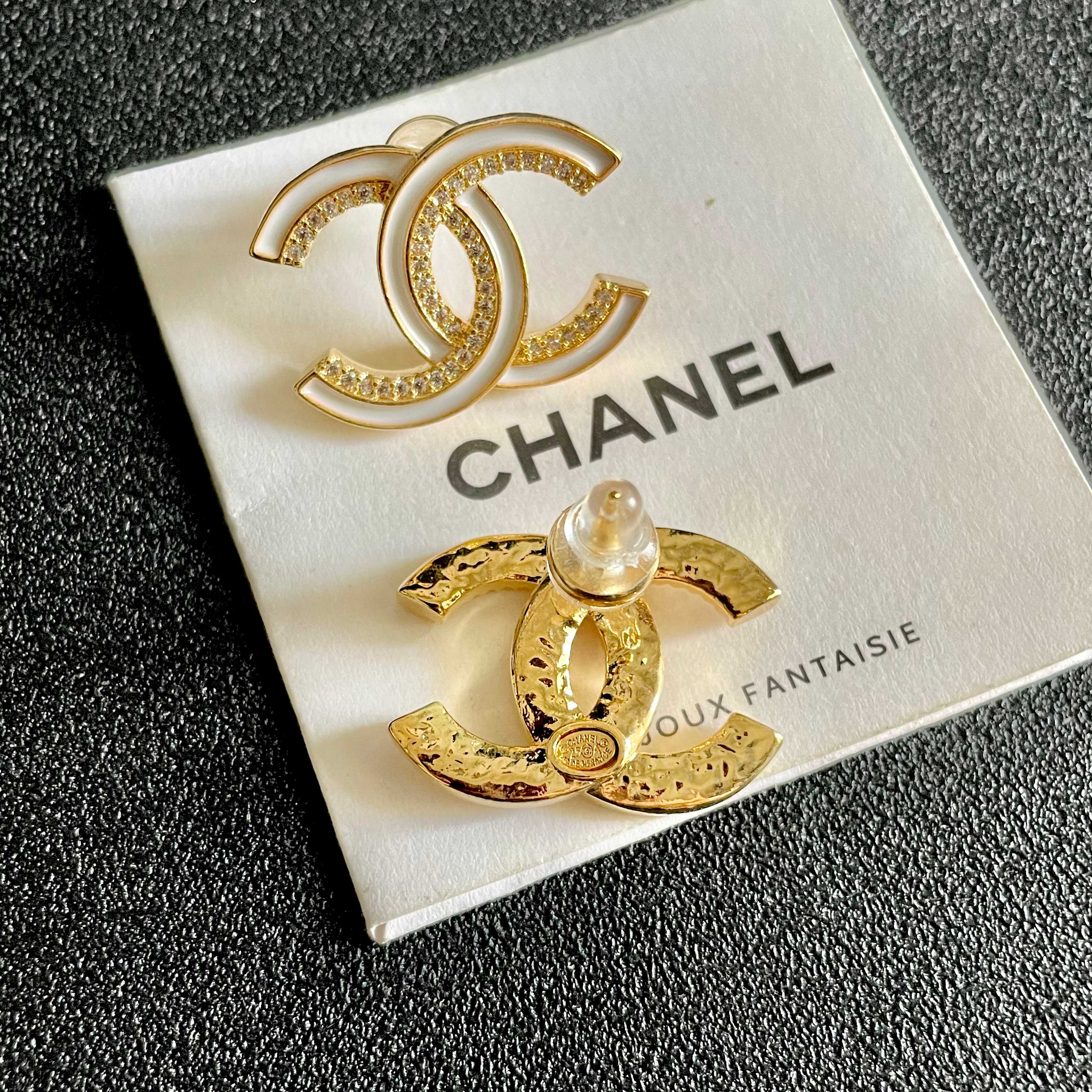 Chanel香奈儿 中古 耳钉👀小香家的款式真心无需多介绍😘🎶每一款都超好看，精致大方，非常显气质.