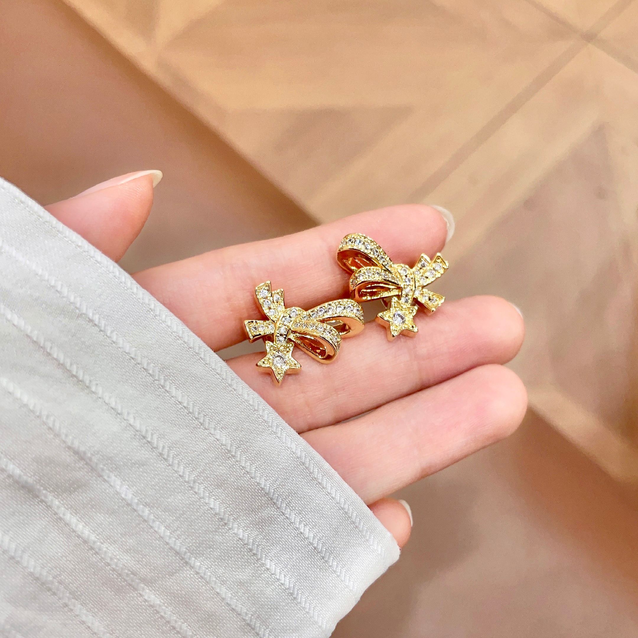 Chanel香奈儿 中古 耳钉👀小香家的款式真心无需多介绍😘🎶每一款都超好看，精致大方，非常显气质.