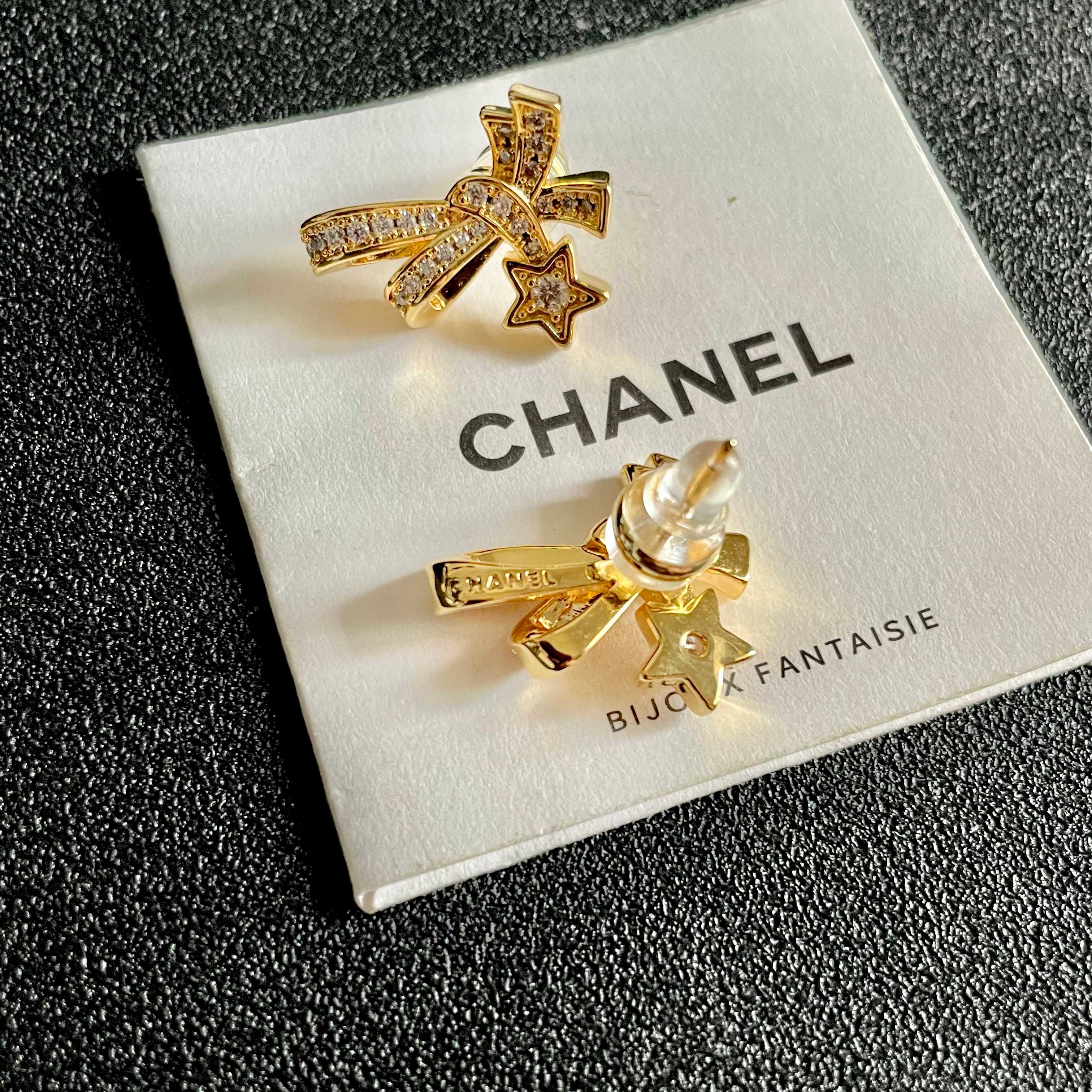 Chanel香奈儿 中古 耳钉👀小香家的款式真心无需多介绍😘🎶每一款都超好看，精致大方，非常显气质.