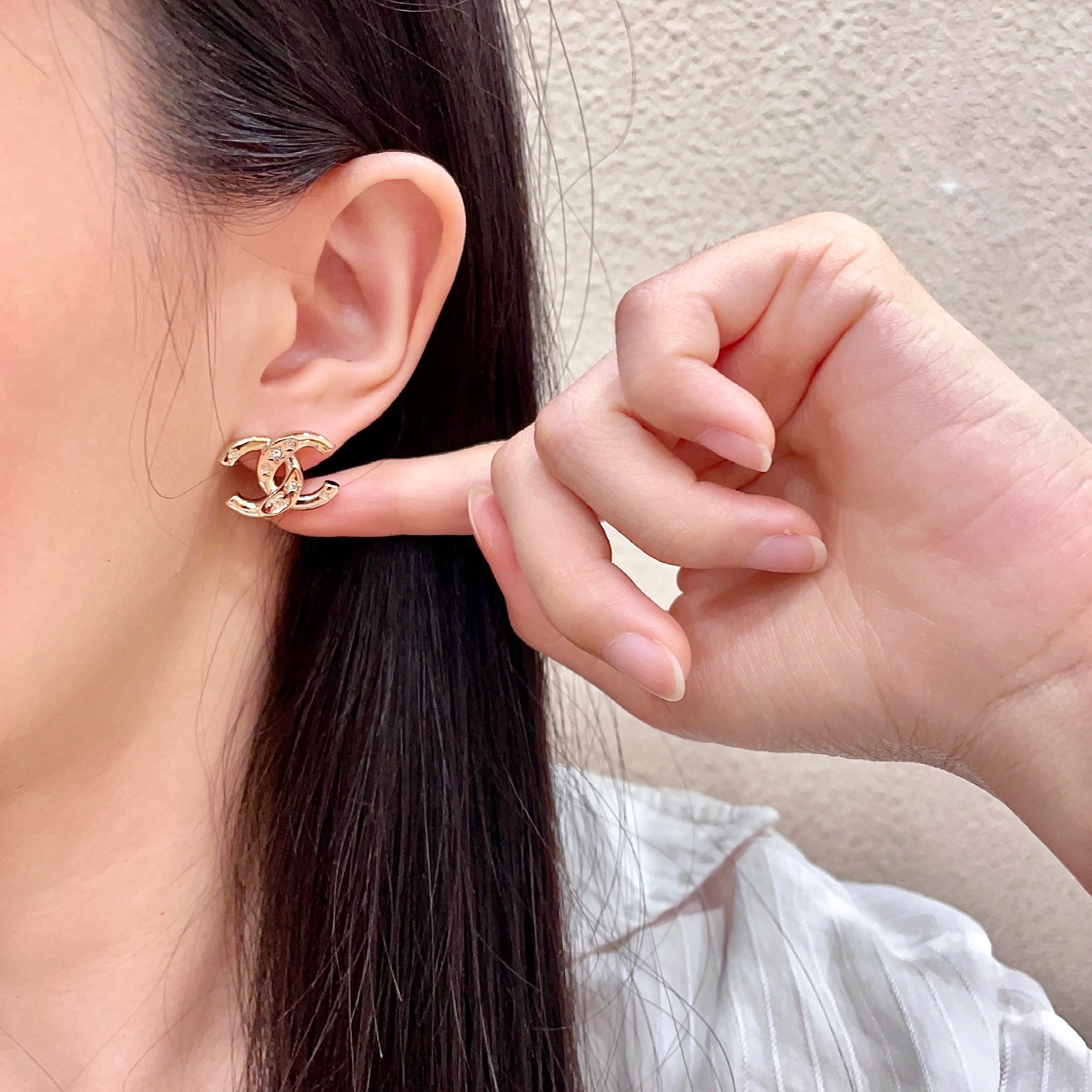 Chanel香奈儿 中古 耳钉👀小香家的款式真心无需多介绍😘🎶每一款都超好看，精致大方，非常显气质.