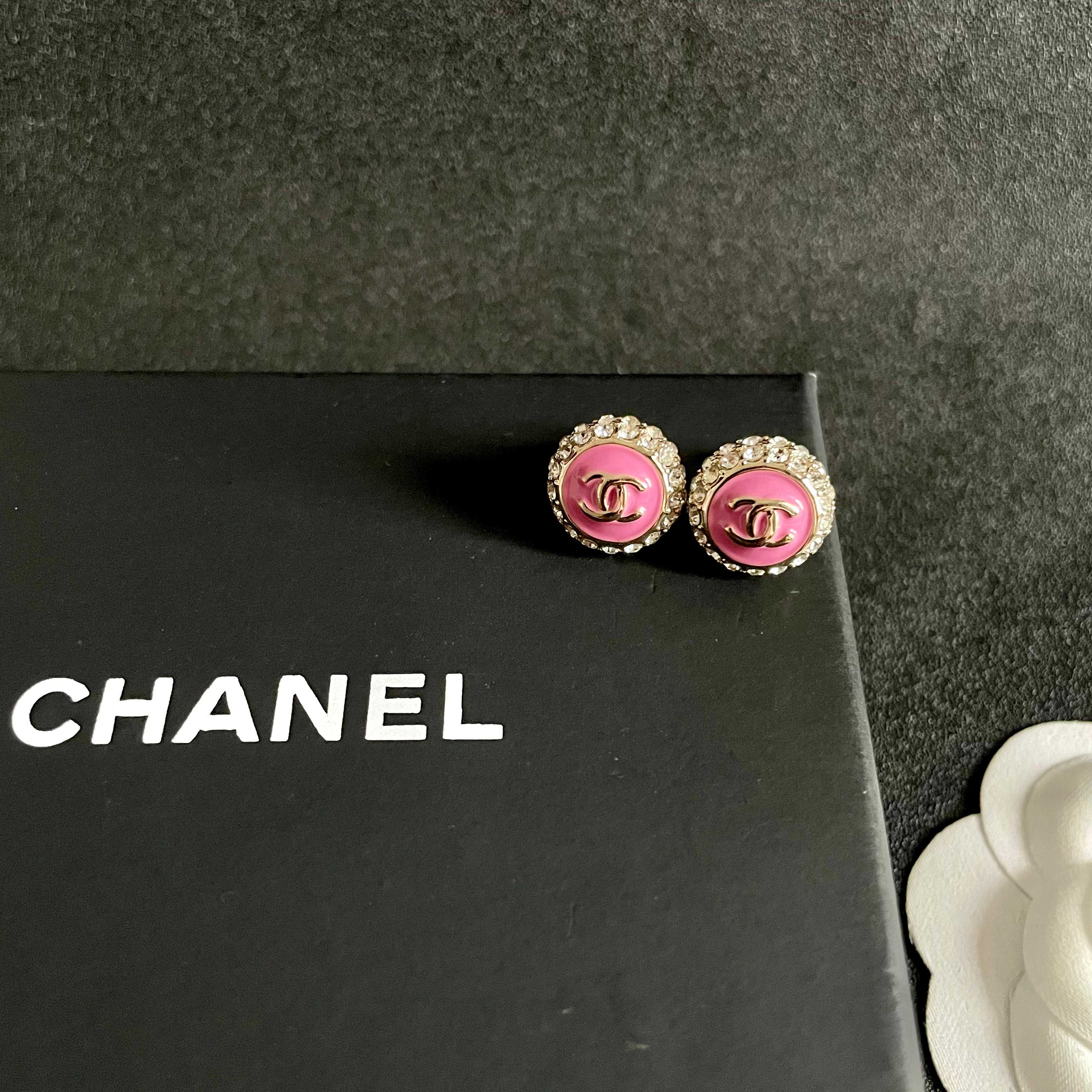 Chanel香奈儿 中古 耳钉👀小香家的款式真心无需多介绍😘🎶每一款都超好看，精致大方，非常显气质.