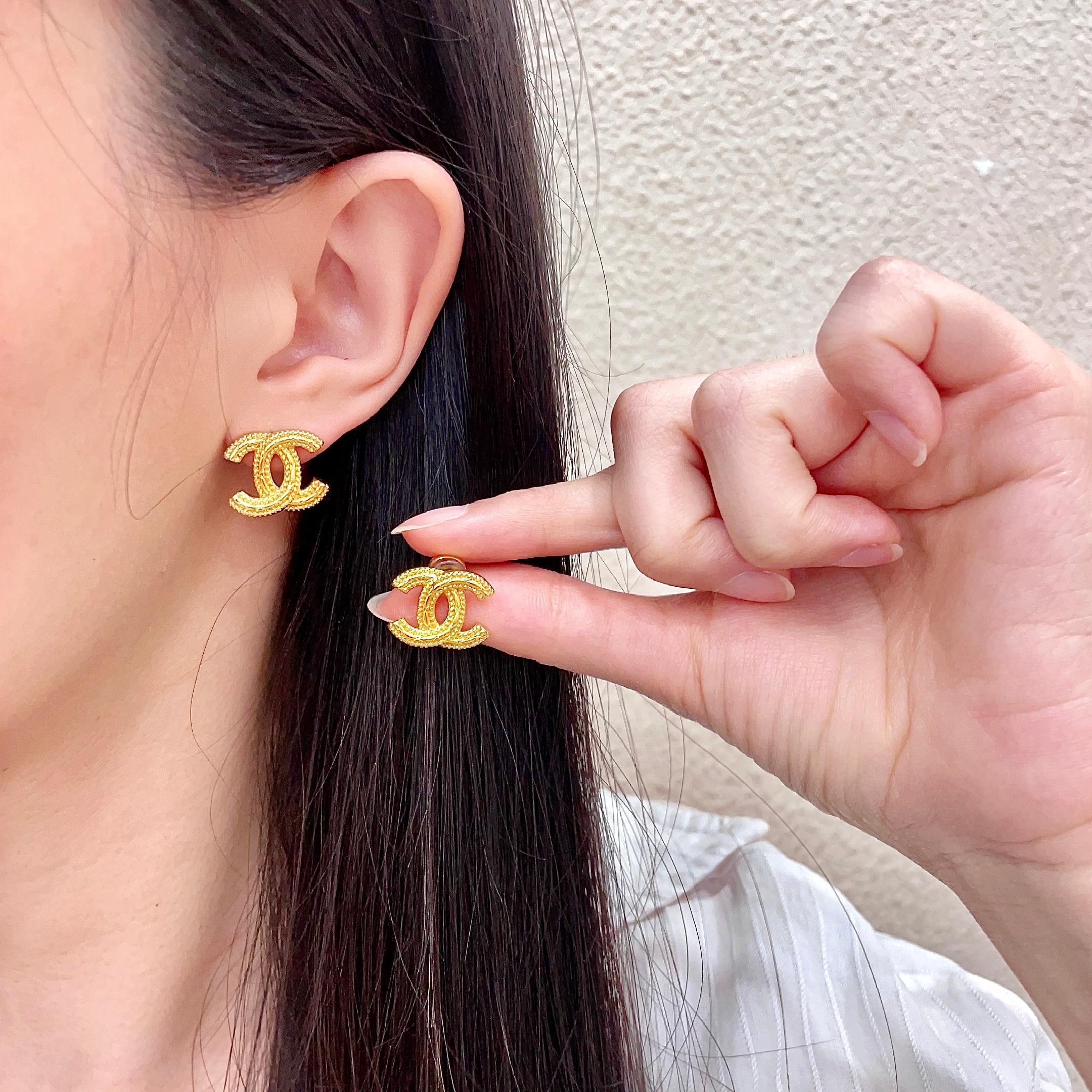 Chanel香奈儿 中古 耳钉👀小香家的款式真心无需多介绍😘🎶每一款都超好看，精致大方，非常显气质.
