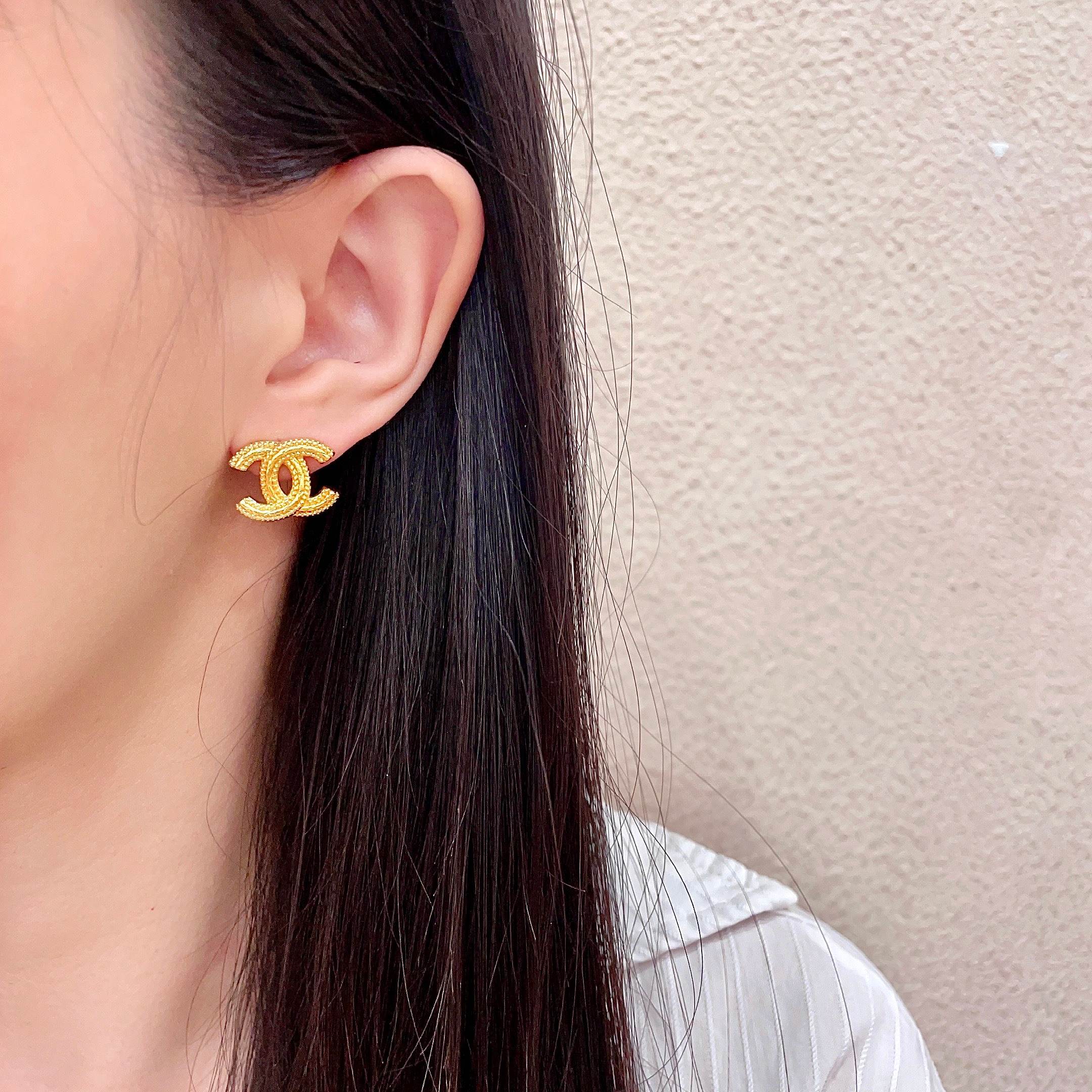 Chanel香奈儿 中古 耳钉👀小香家的款式真心无需多介绍😘🎶每一款都超好看，精致大方，非常显气质.