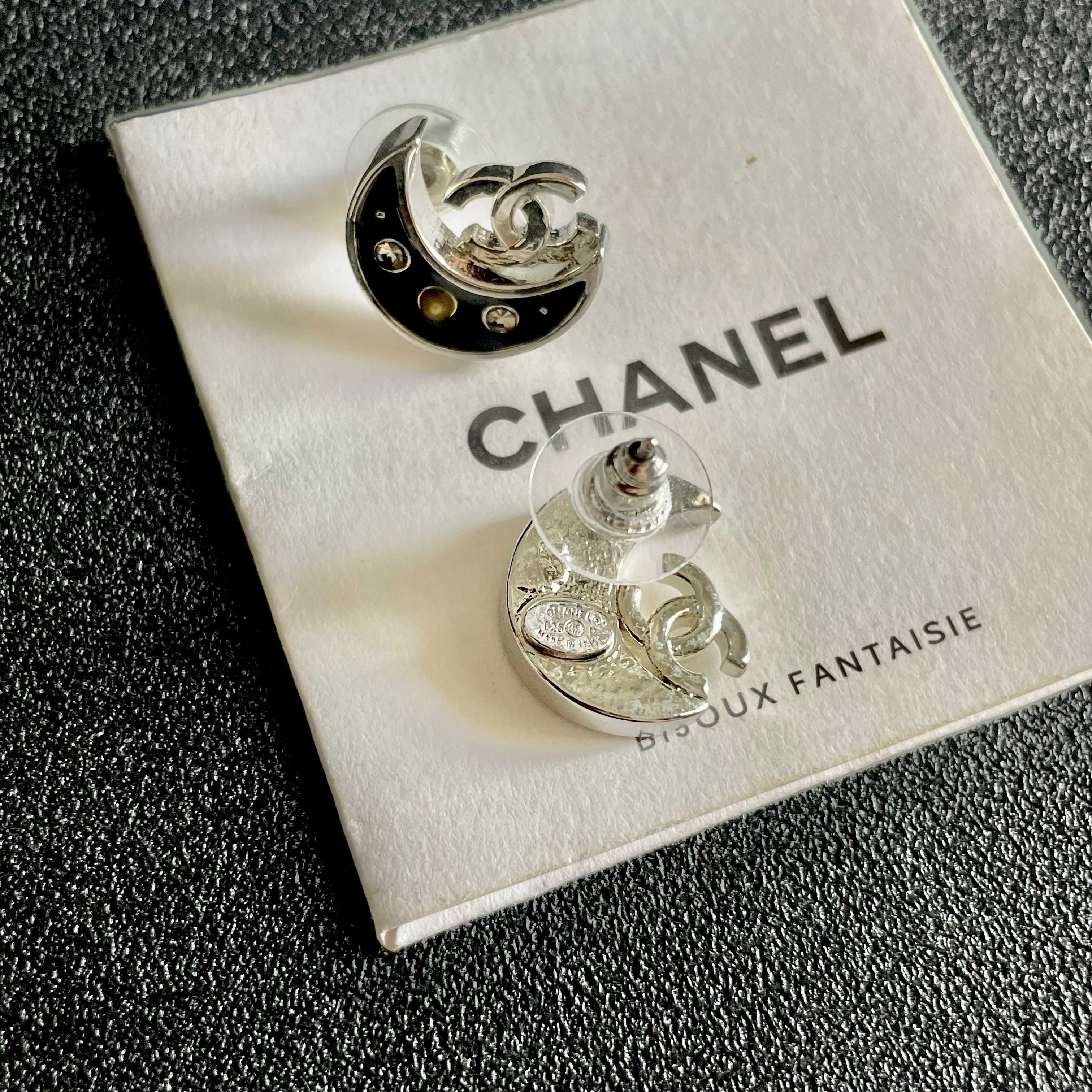 Chanel香奈儿 中古 耳钉👀小香家的款式真心无需多介绍😘🎶每一款都超好看，精致大方，非常显气质.
