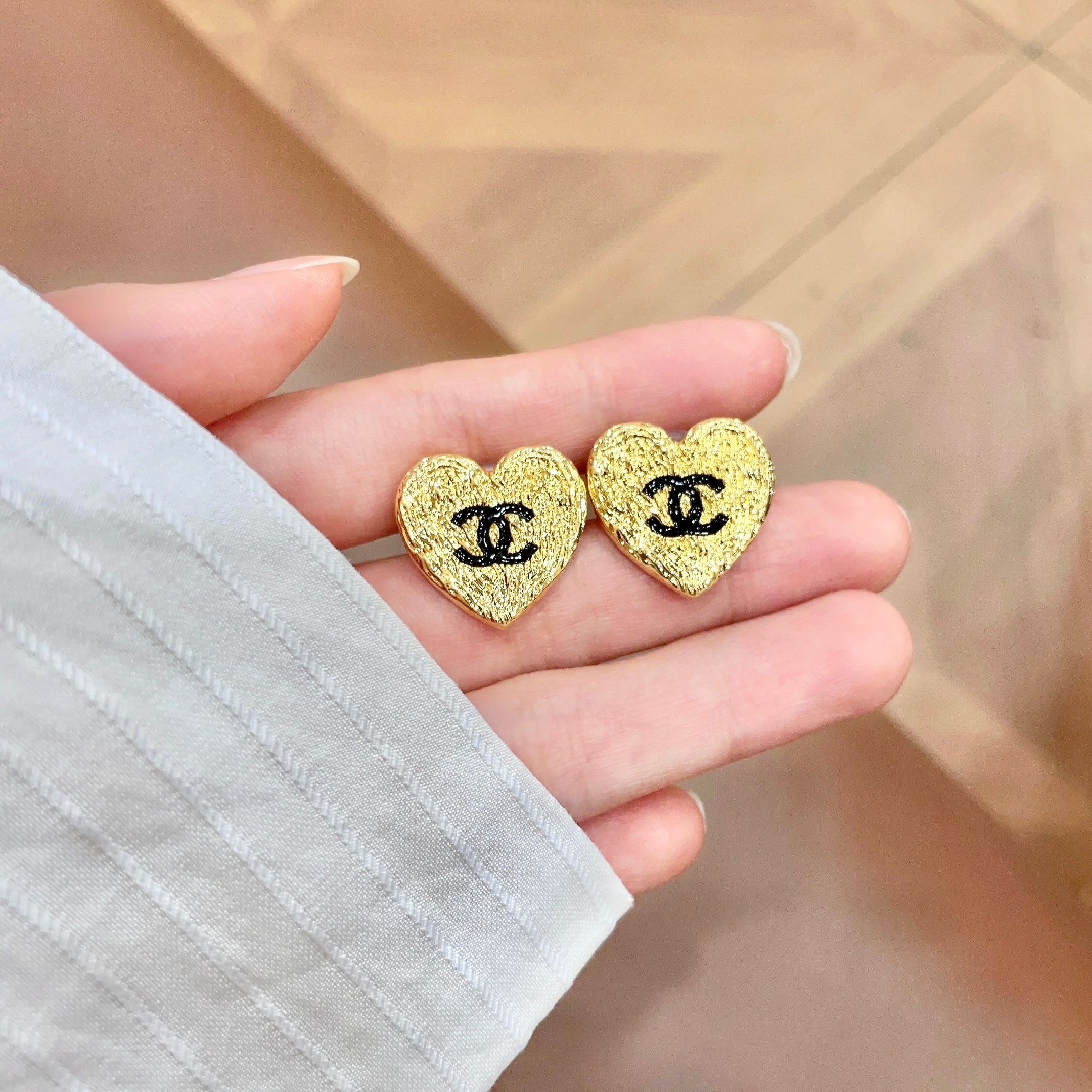 Chanel香奈儿 中古 双C耳钉👀小香家的款式真心无需多介绍😘🎶每一款都超好看，精致大方，非常显气质