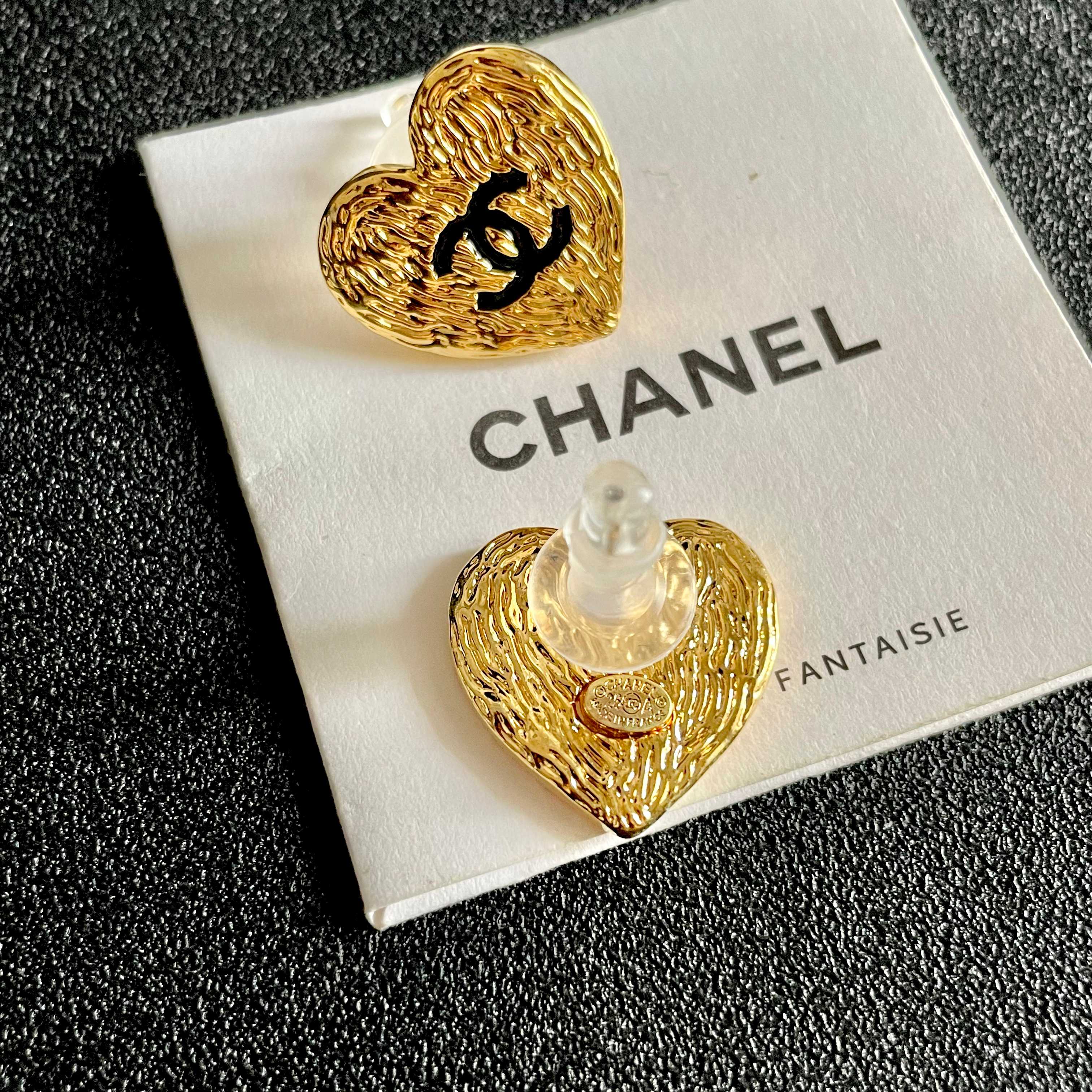 Chanel香奈儿 中古 双C耳钉👀小香家的款式真心无需多介绍😘🎶每一款都超好看，精致大方，非常显气质