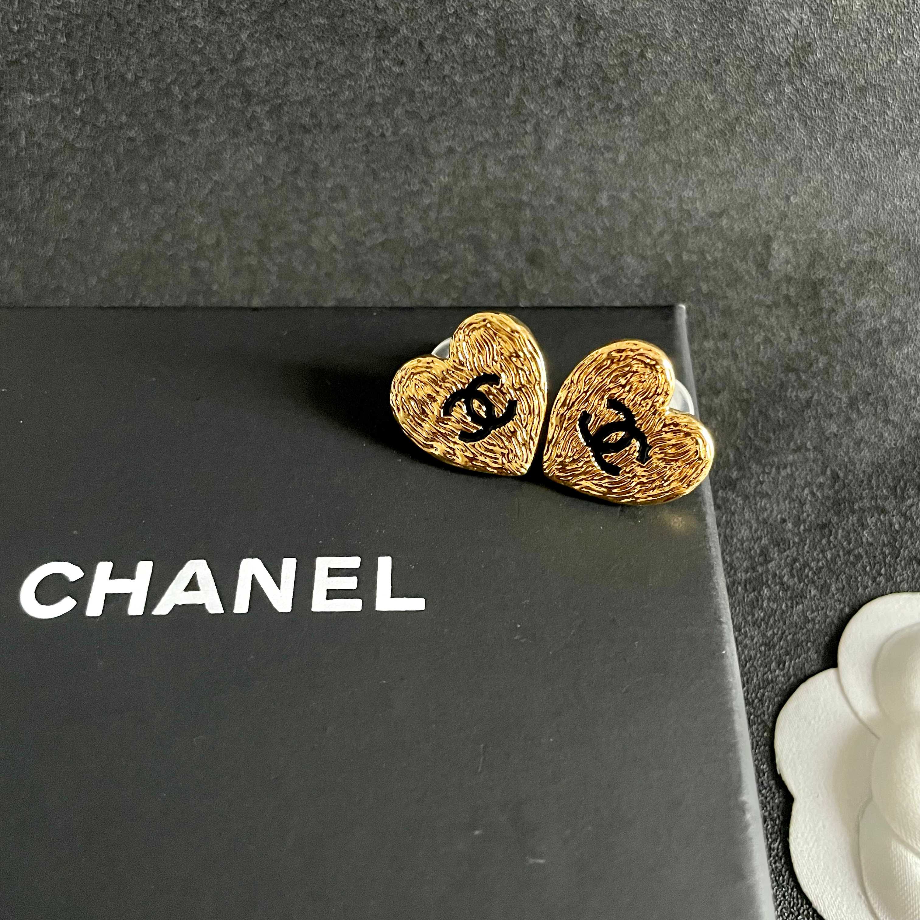 Chanel香奈儿 中古 双C耳钉👀小香家的款式真心无需多介绍😘🎶每一款都超好看，精致大方，非常显气质