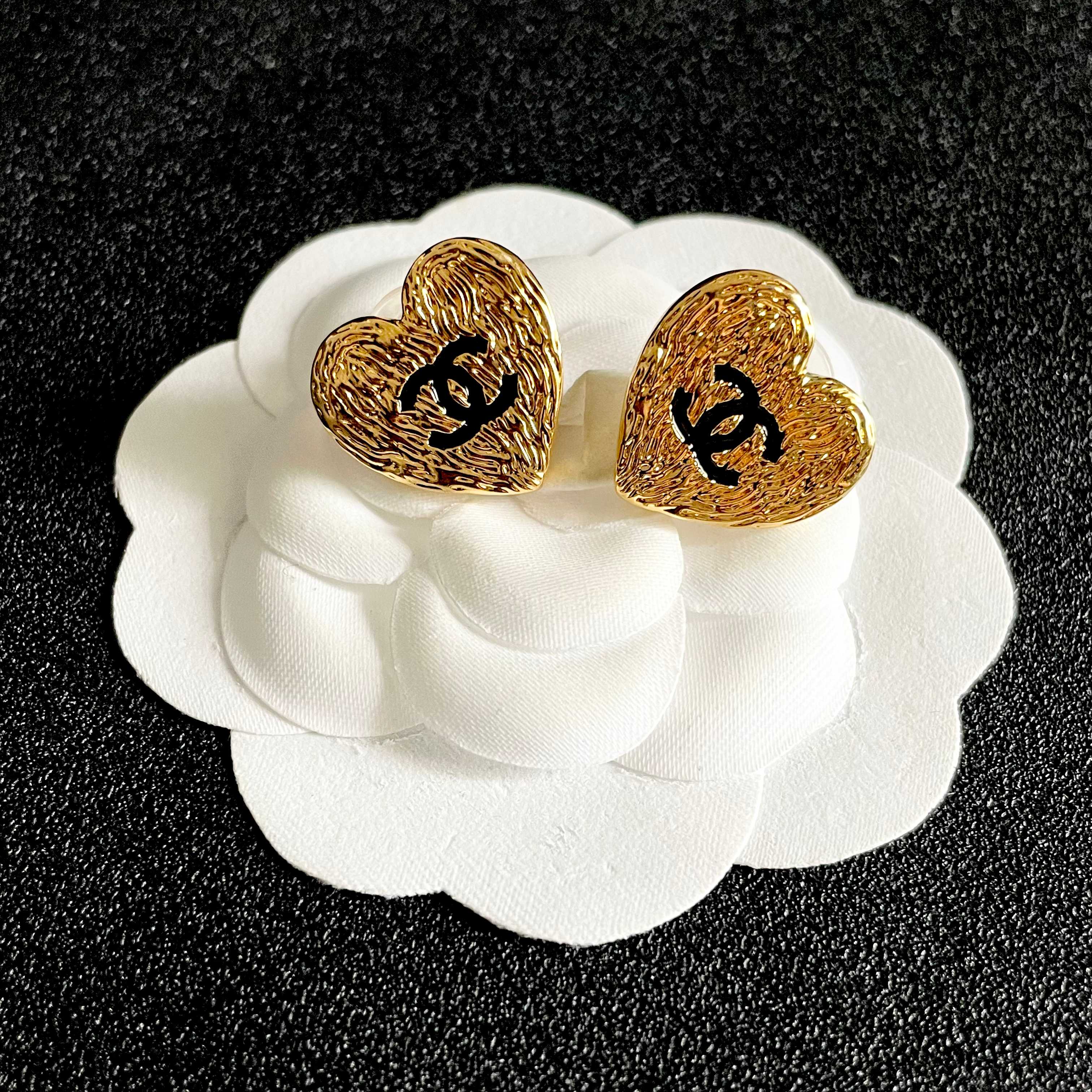 Chanel香奈儿 中古 双C耳钉👀小香家的款式真心无需多介绍😘🎶每一款都超好看，精致大方，非常显气质