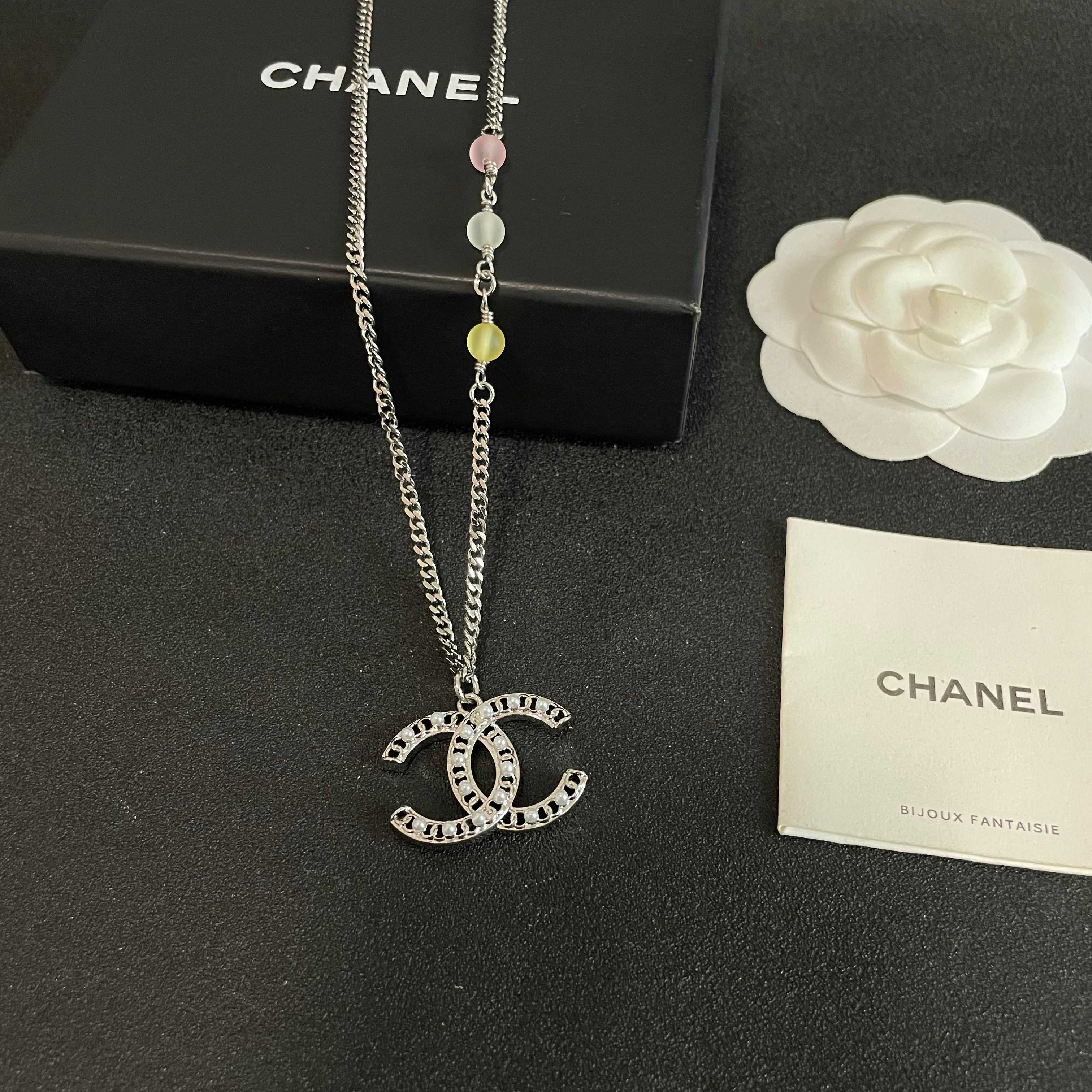 Chanel香奈儿 中古 字母项链👀小香家的款式真心无需多介绍😘🎶每一款都超好看，精致大方，非常显气质.