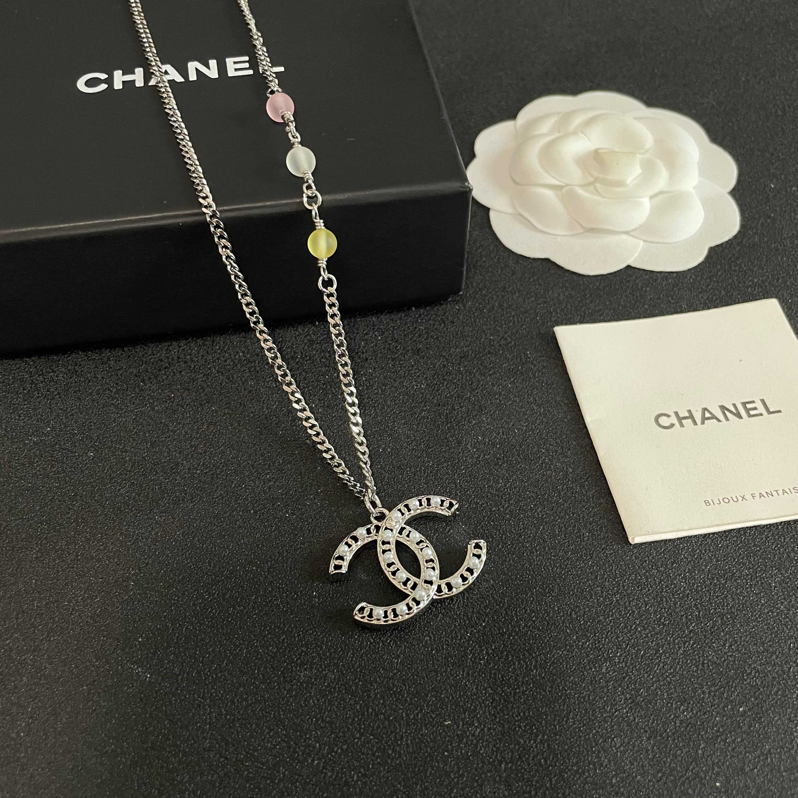 Chanel香奈儿 中古 字母项链👀小香家的款式真心无需多介绍😘🎶每一款都超好看，精致大方，非常显气质.
