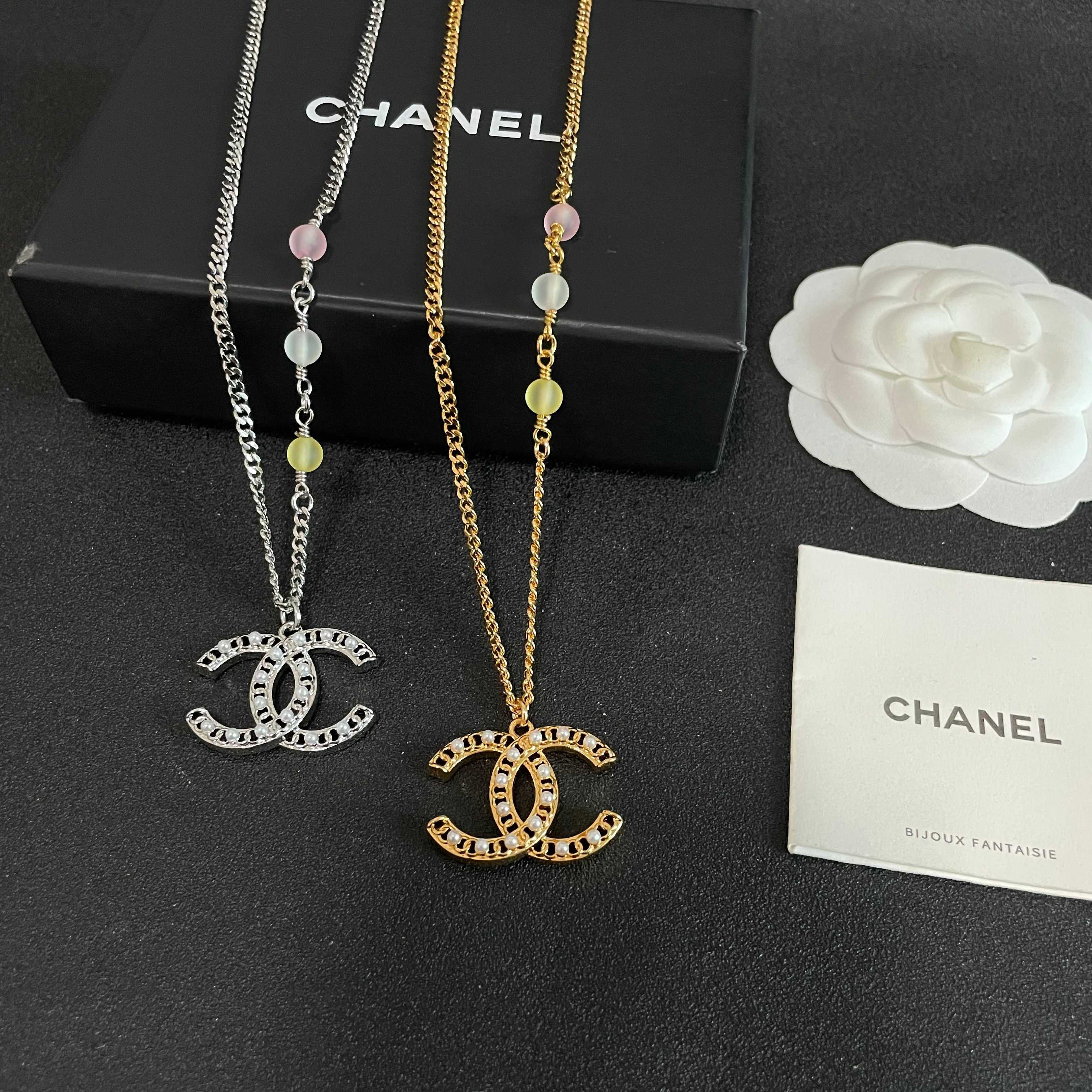 Chanel香奈儿 中古 字母项链👀小香家的款式真心无需多介绍😘🎶每一款都超好看，精致大方，非常显气质.