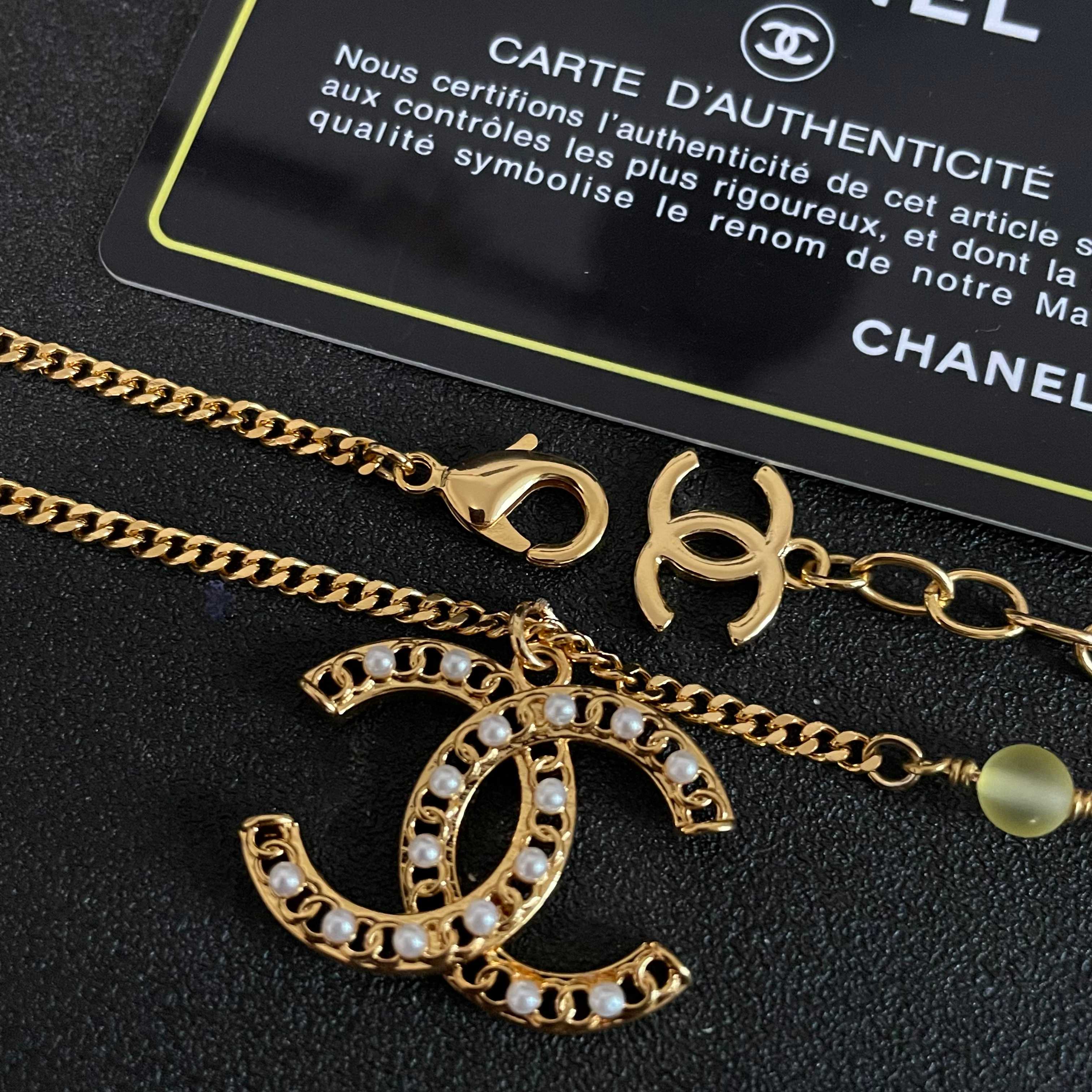 Chanel香奈儿 中古 字母项链👀小香家的款式真心无需多介绍😘🎶每一款都超好看，精致大方，非常显气质.