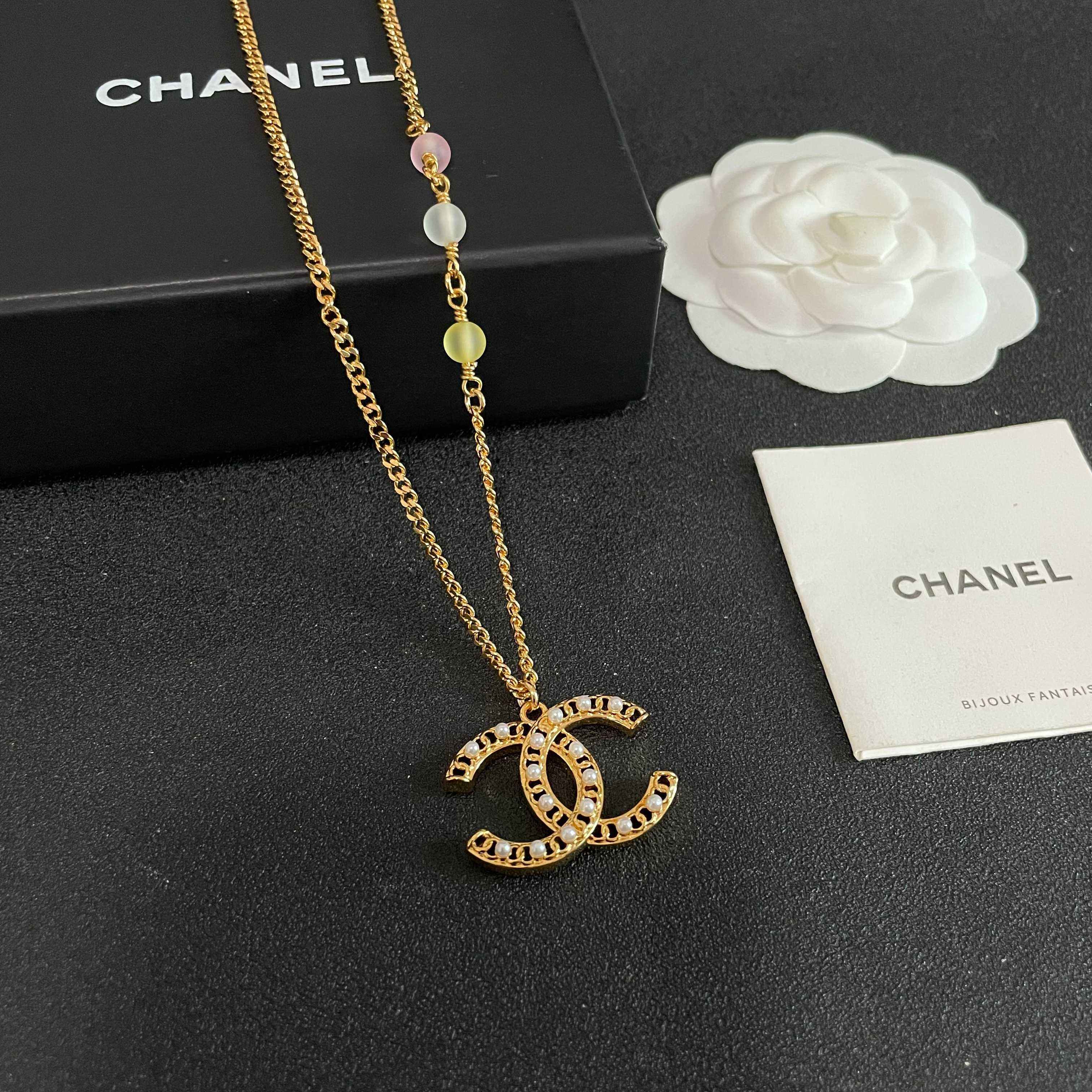 Chanel香奈儿 中古 字母项链👀小香家的款式真心无需多介绍😘🎶每一款都超好看，精致大方，非常显气质.