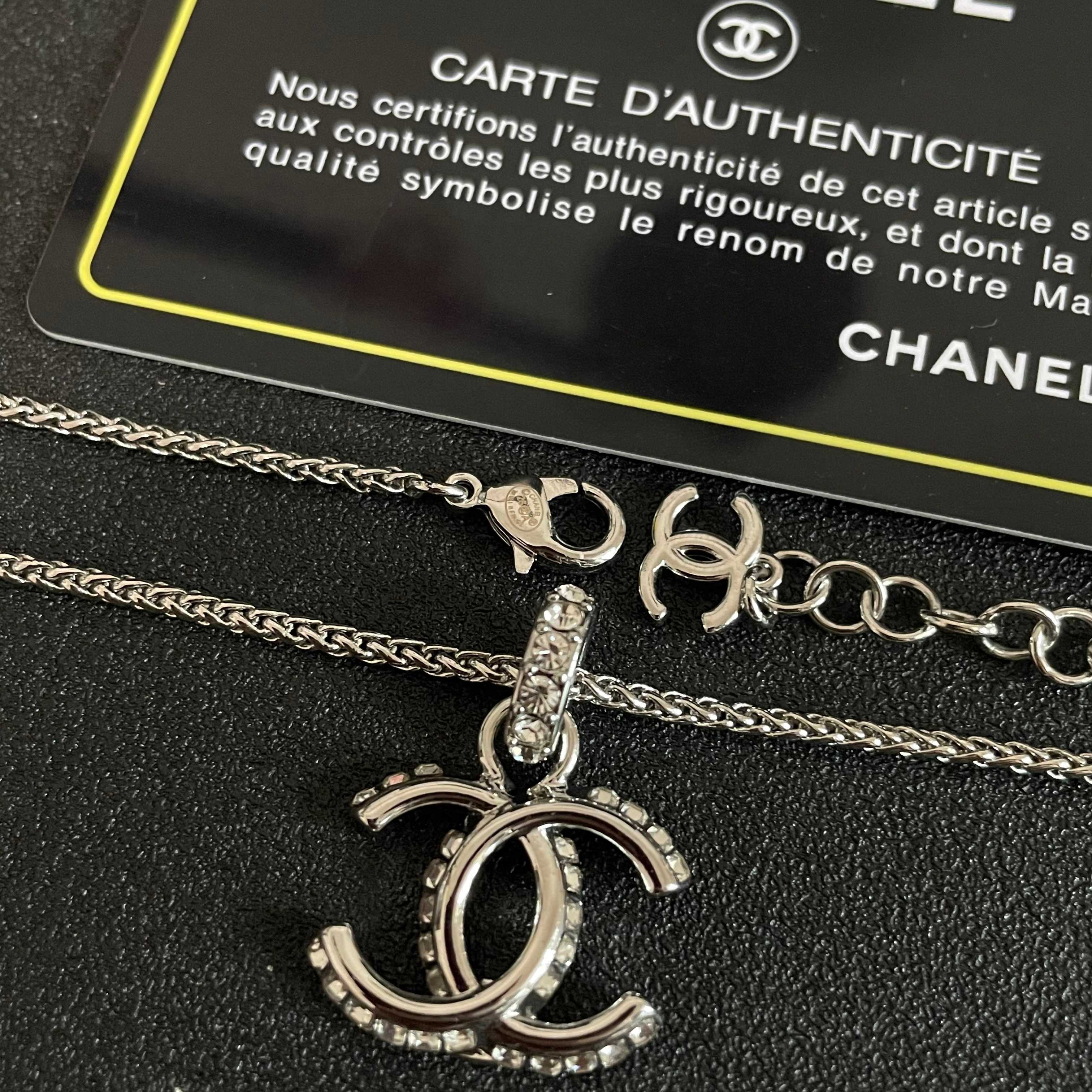 Chanel香奈儿 中古 字母项链👀小香家的款式真心无需多介绍😘🎶每一款都超好看，精致大方，非常显气质.