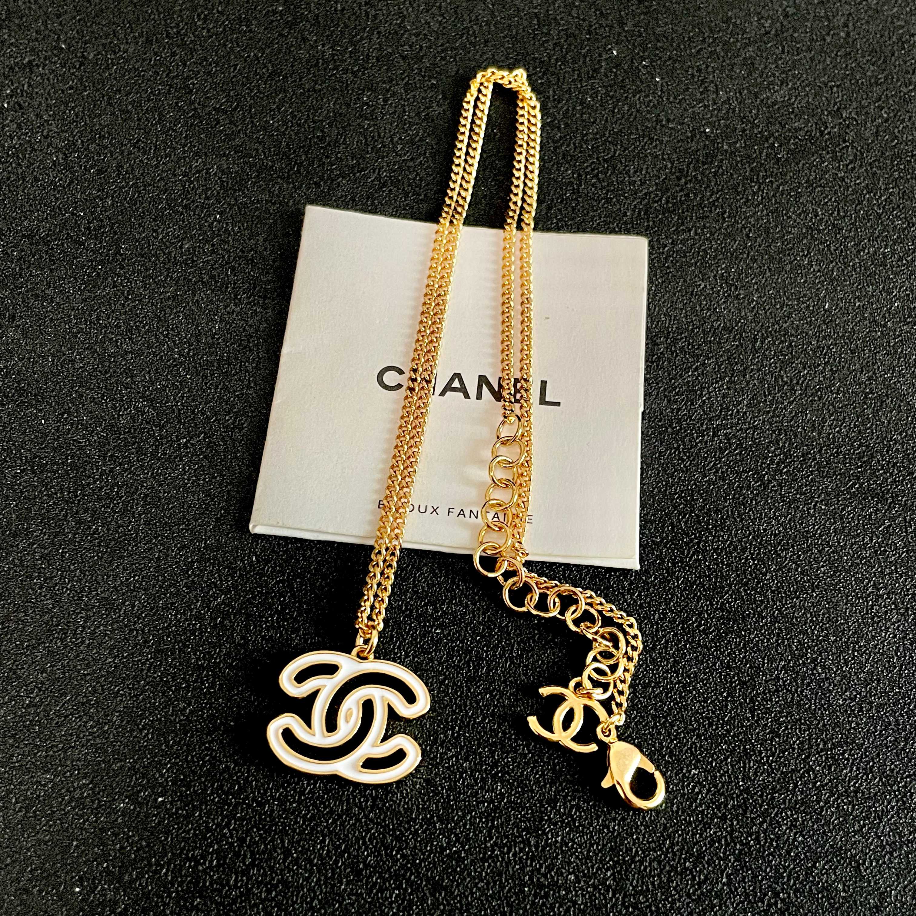 Chanel香奈儿 中古 字母项链👀小香家的款式真心无需多介绍😘🎶每一款都超好看，精致大方，非常显气质.