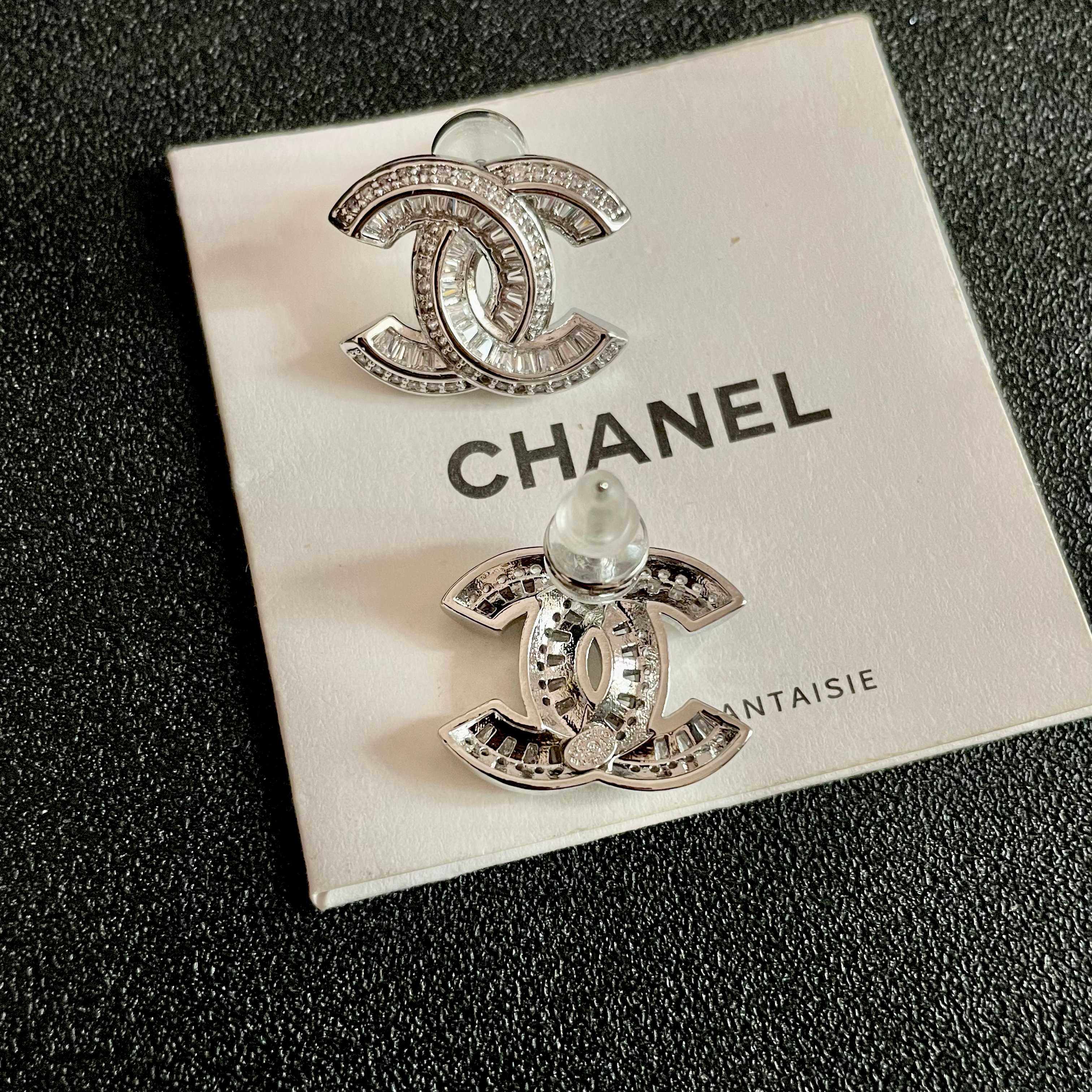 Chanel香奈儿 中古 耳钉👀小香家的款式真心无需多介绍😘🎶每一款都超好看，精致大方，非常显气质.