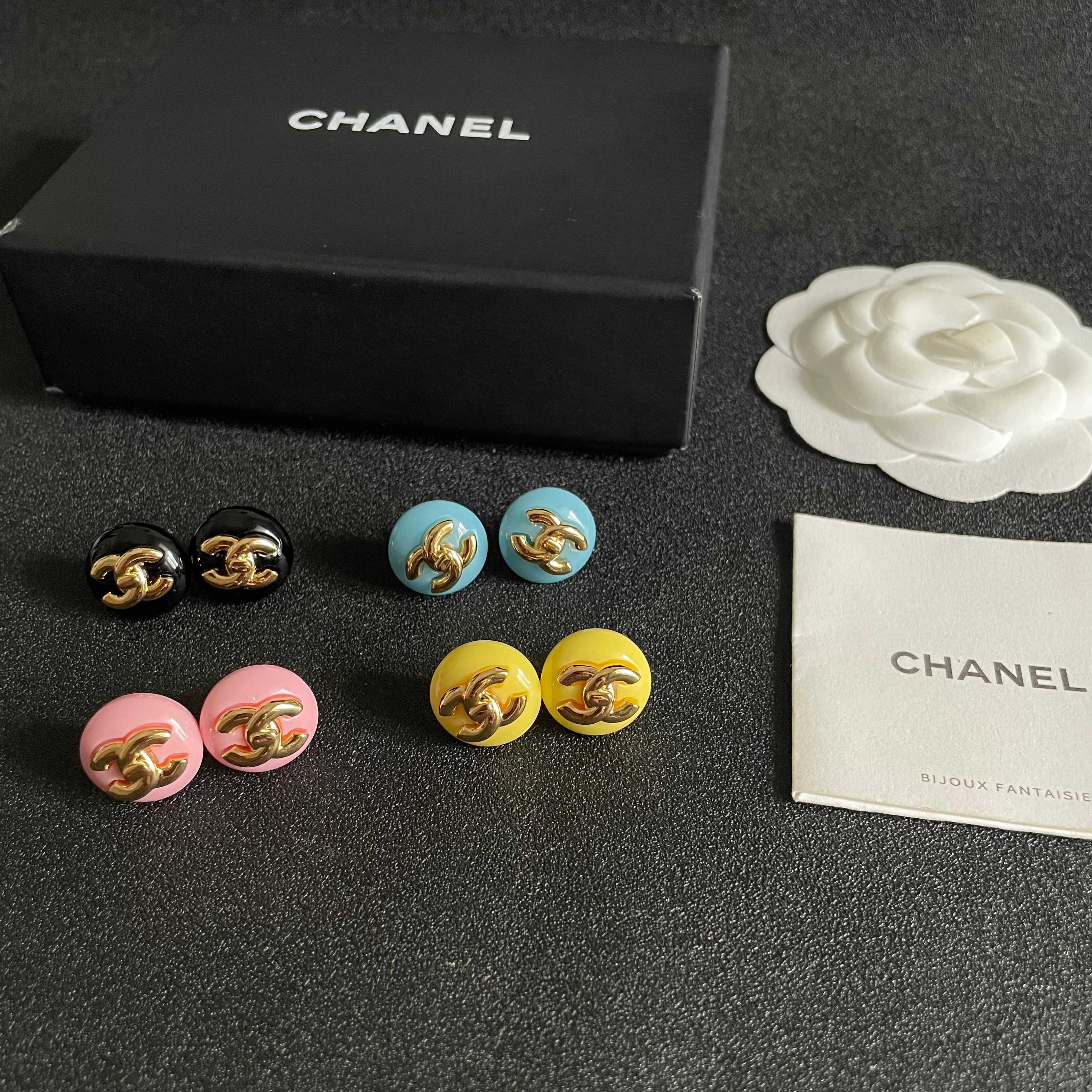 Chanel香奈儿 中古 耳钉👀小香家的款式真心无需多介绍😘🎶每一款都超好看，精致大方，非常显气质.