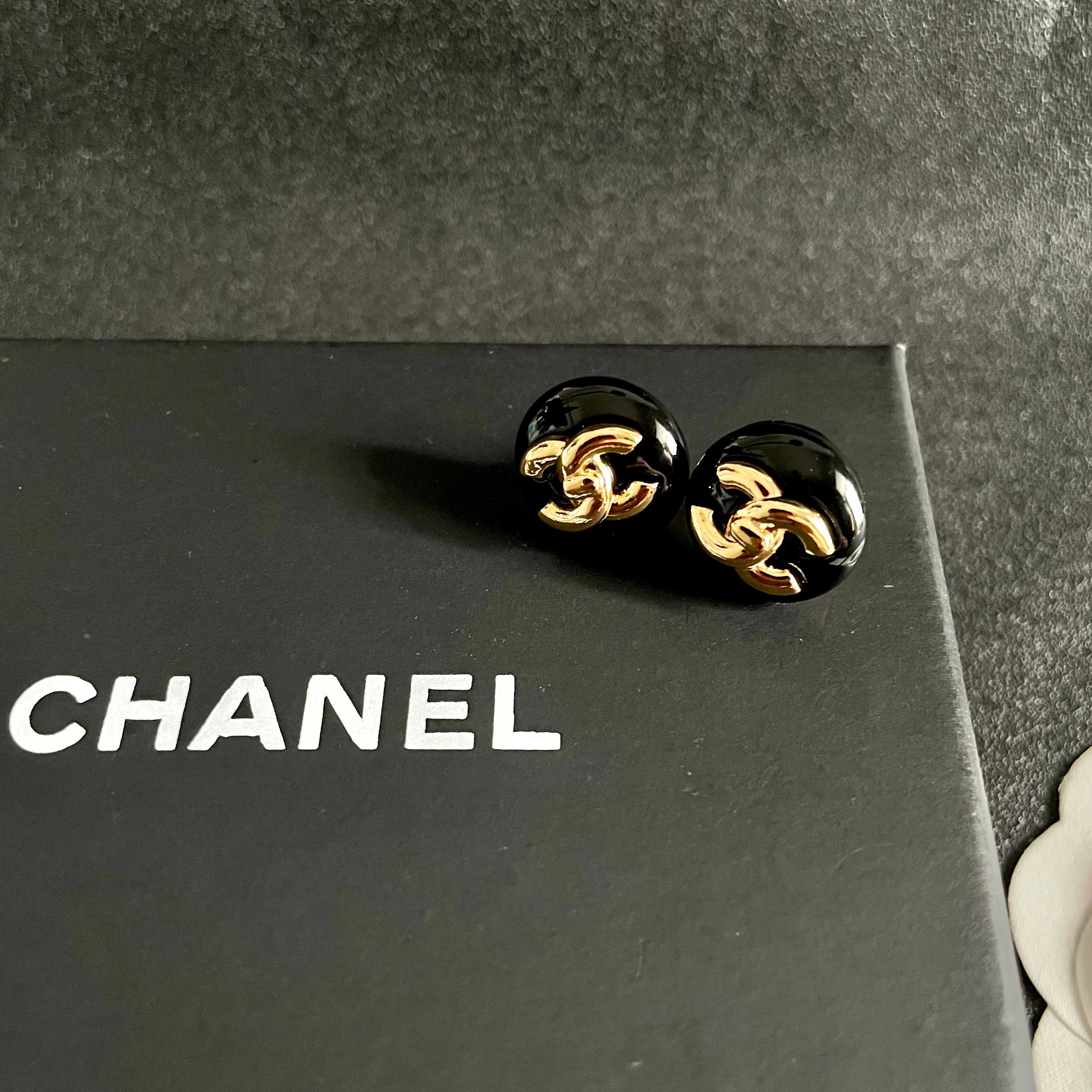 Chanel香奈儿 中古 耳钉👀小香家的款式真心无需多介绍😘🎶每一款都超好看，精致大方，非常显气质.