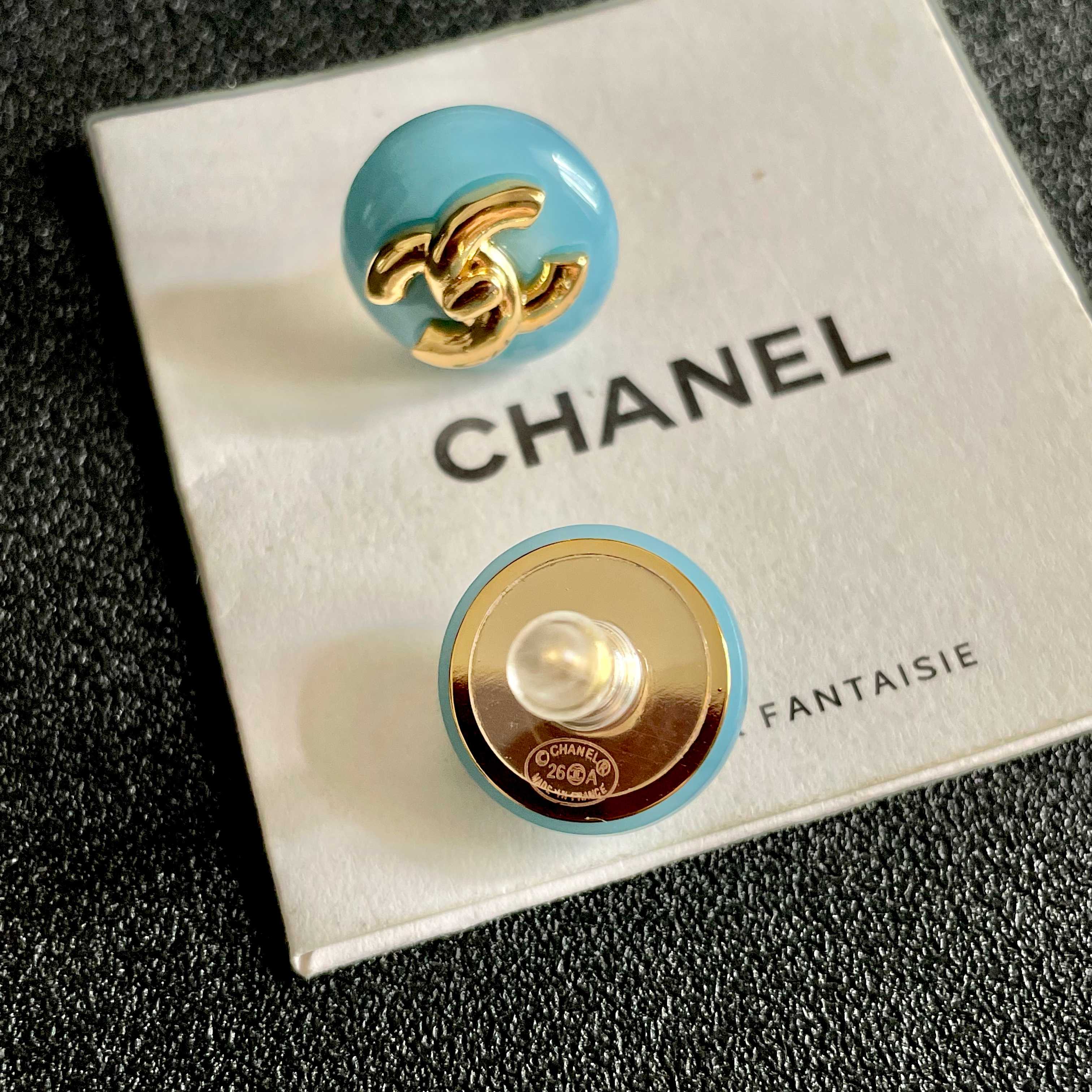 Chanel香奈儿 中古 耳钉👀小香家的款式真心无需多介绍😘🎶每一款都超好看，精致大方，非常显气质.