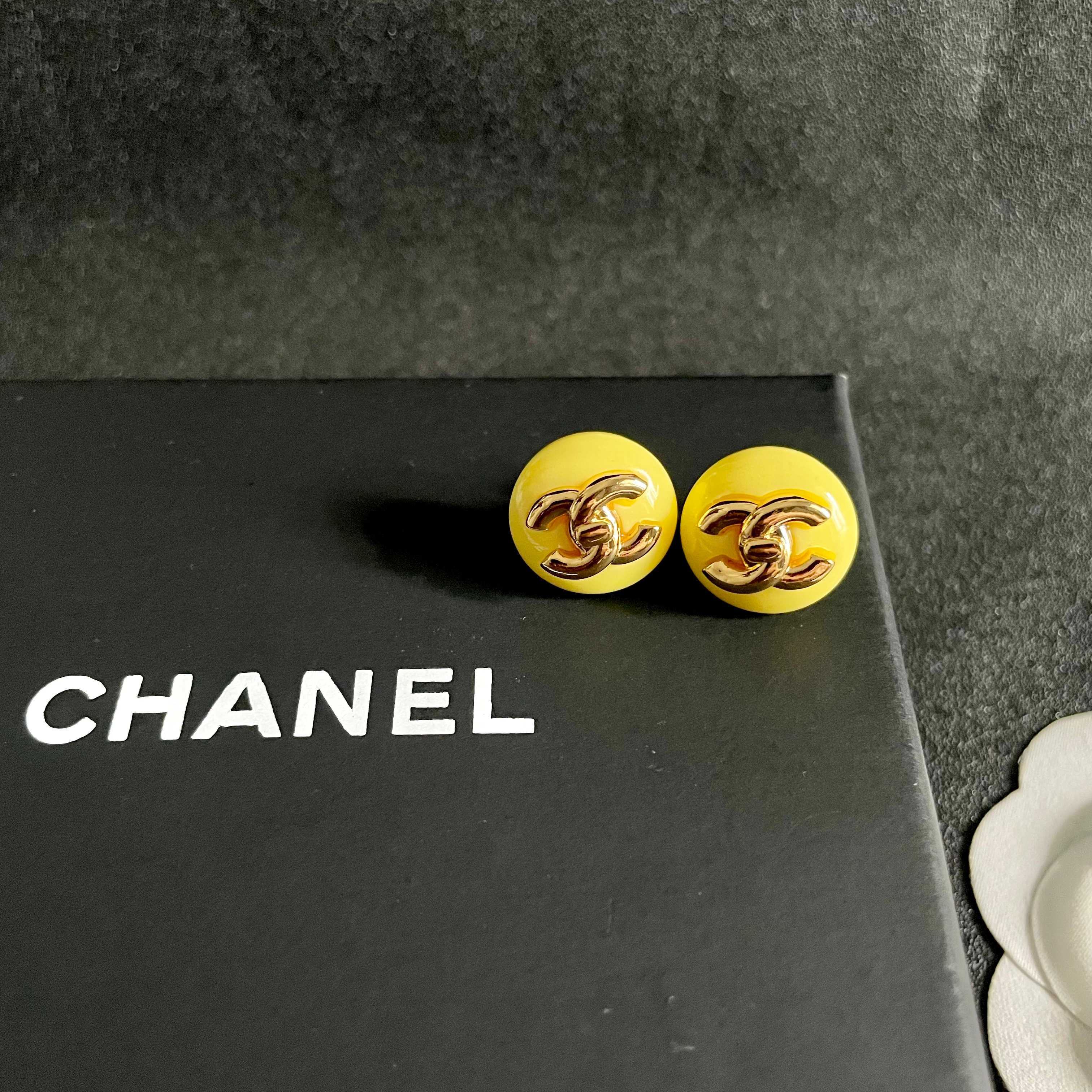 Chanel香奈儿 中古 耳钉👀小香家的款式真心无需多介绍😘🎶每一款都超好看，精致大方，非常显气质.