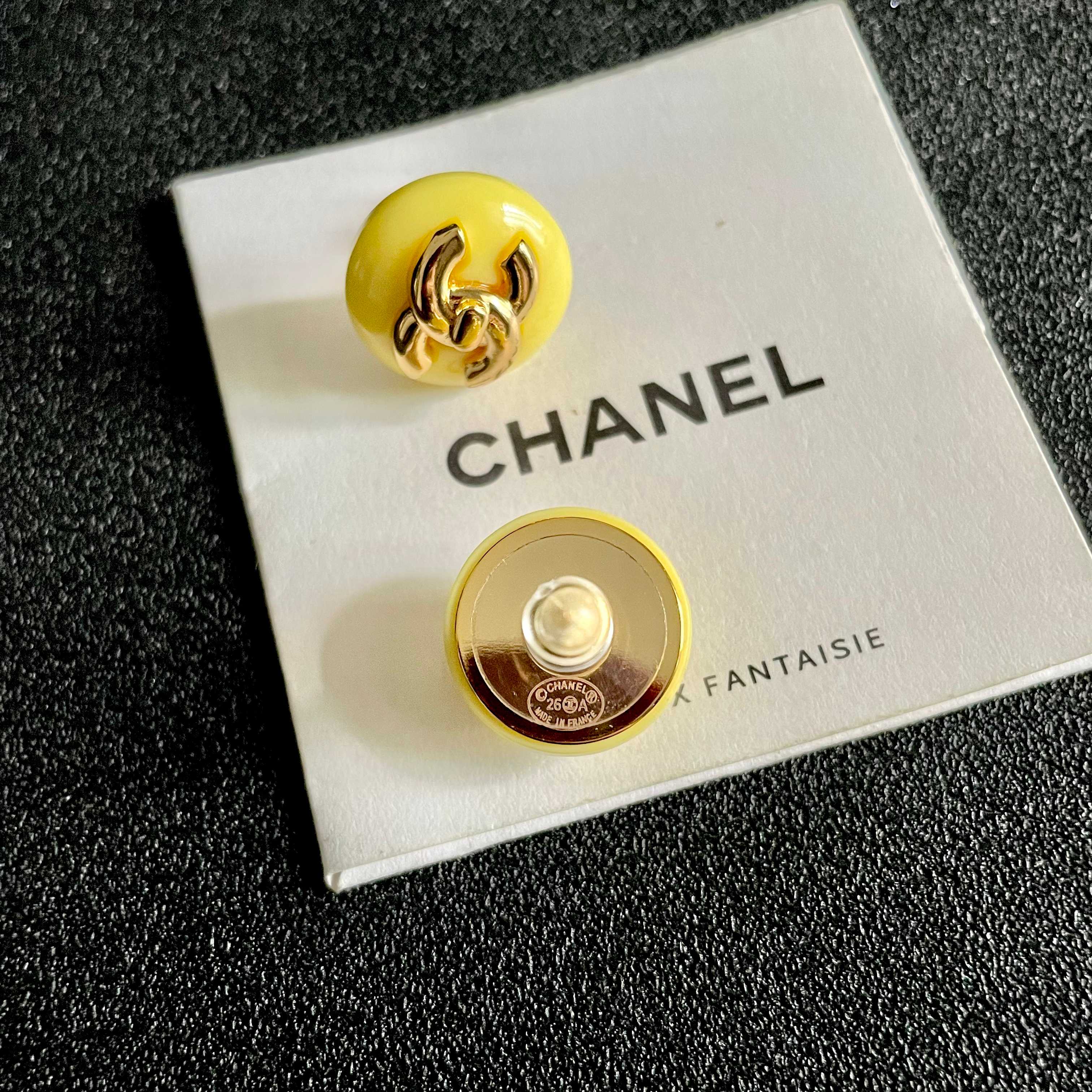 Chanel香奈儿 中古 耳钉👀小香家的款式真心无需多介绍😘🎶每一款都超好看，精致大方，非常显气质.