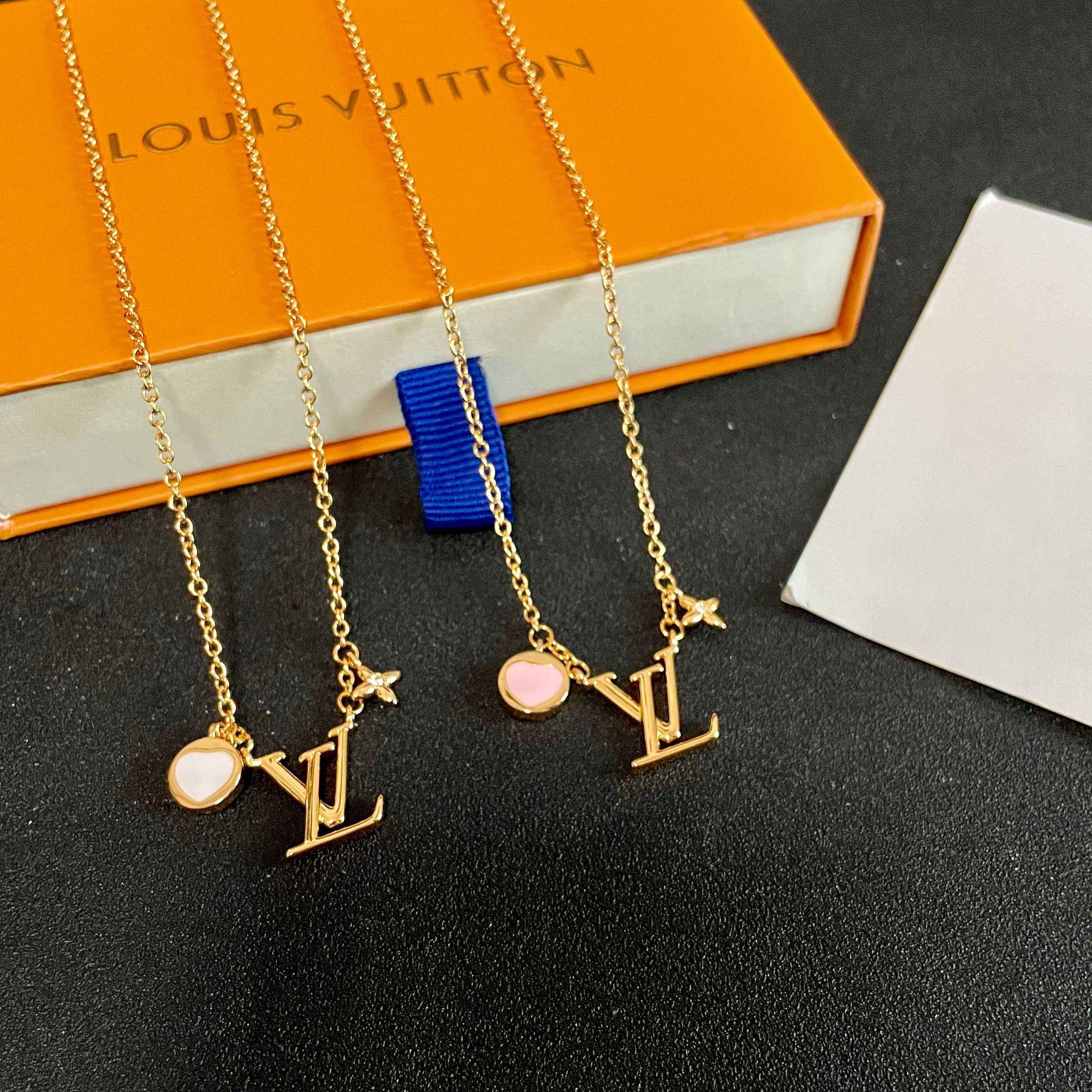 💥💥Louis Vuitton 路易威登 设计独特 (用LV经典之作图形理念)👋好看🧚‍♀️项链 超级无