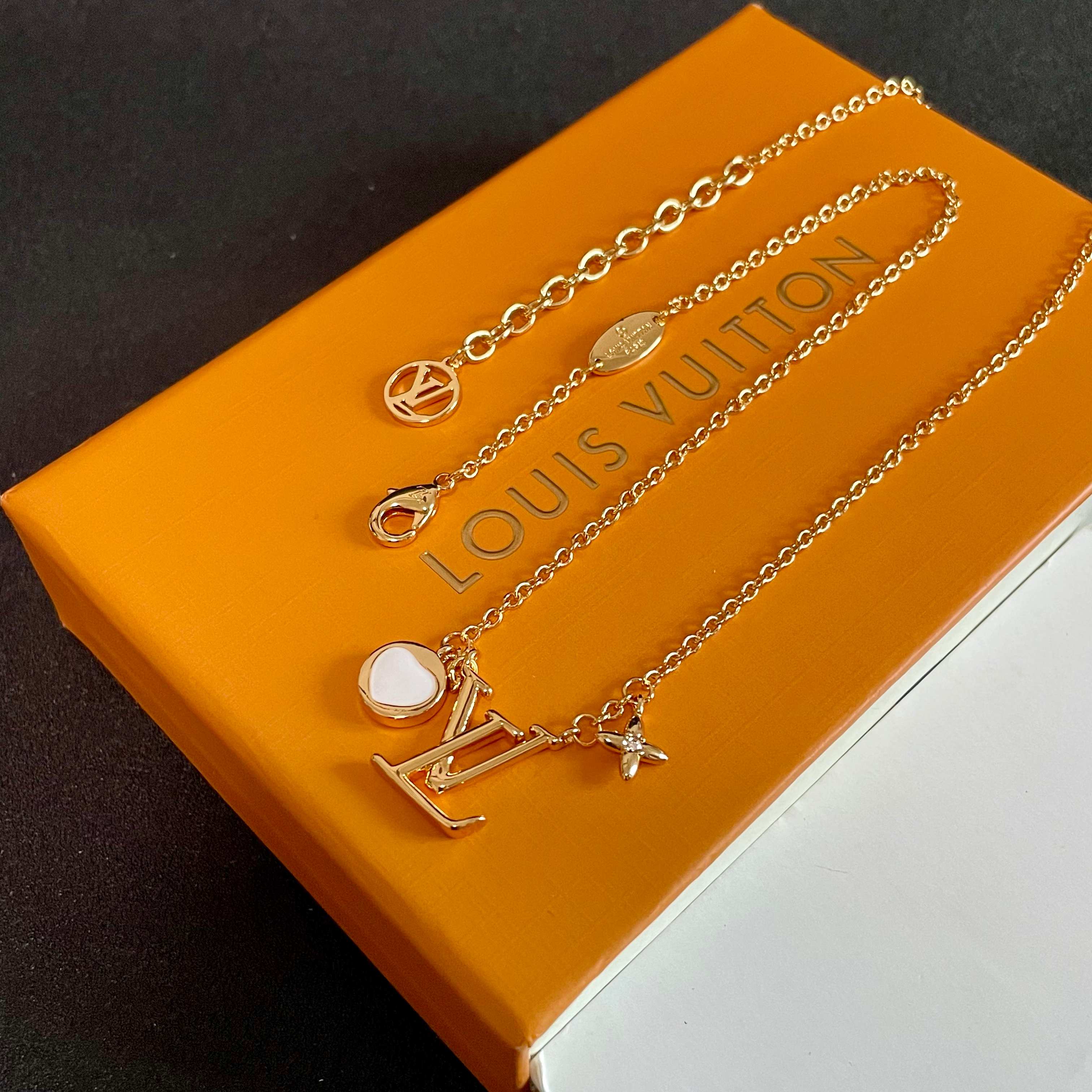 💥💥Louis Vuitton 路易威登 设计独特 (用LV经典之作图形理念)👋好看🧚‍♀️项链 超级无