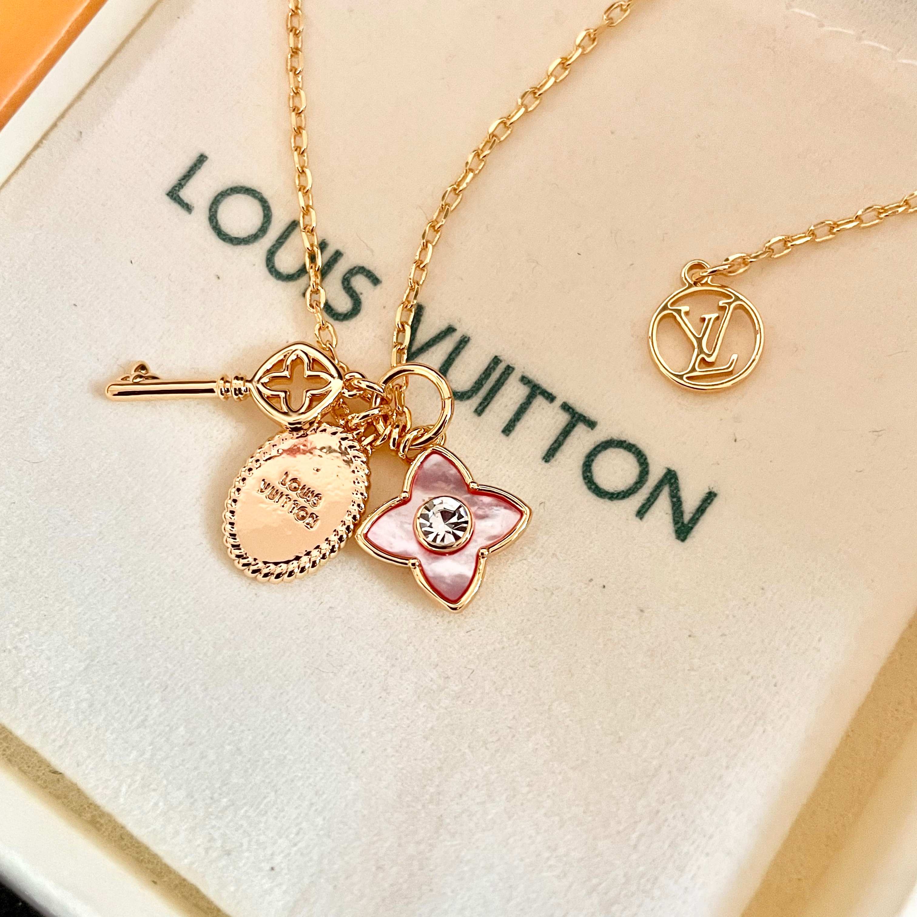 💥💥Louis Vuitton 路易威登 设计独特 (用LV经典之作图形理念)👋好看🧚‍♀️项链 超级无