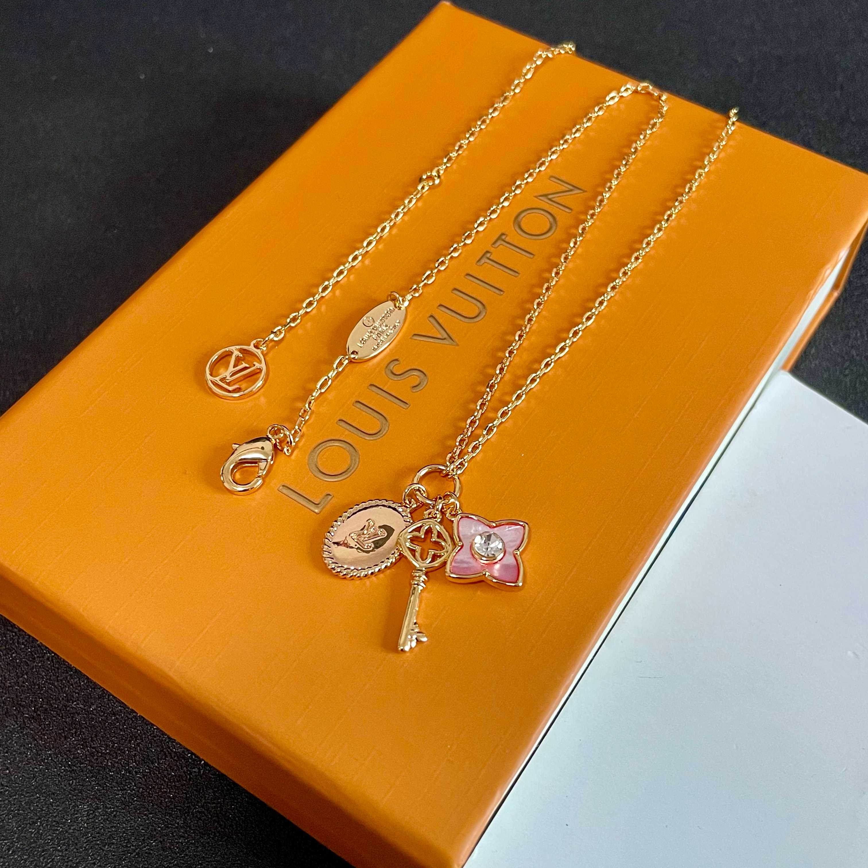 💥💥Louis Vuitton 路易威登 设计独特 (用LV经典之作图形理念)👋好看🧚‍♀️项链 超级无