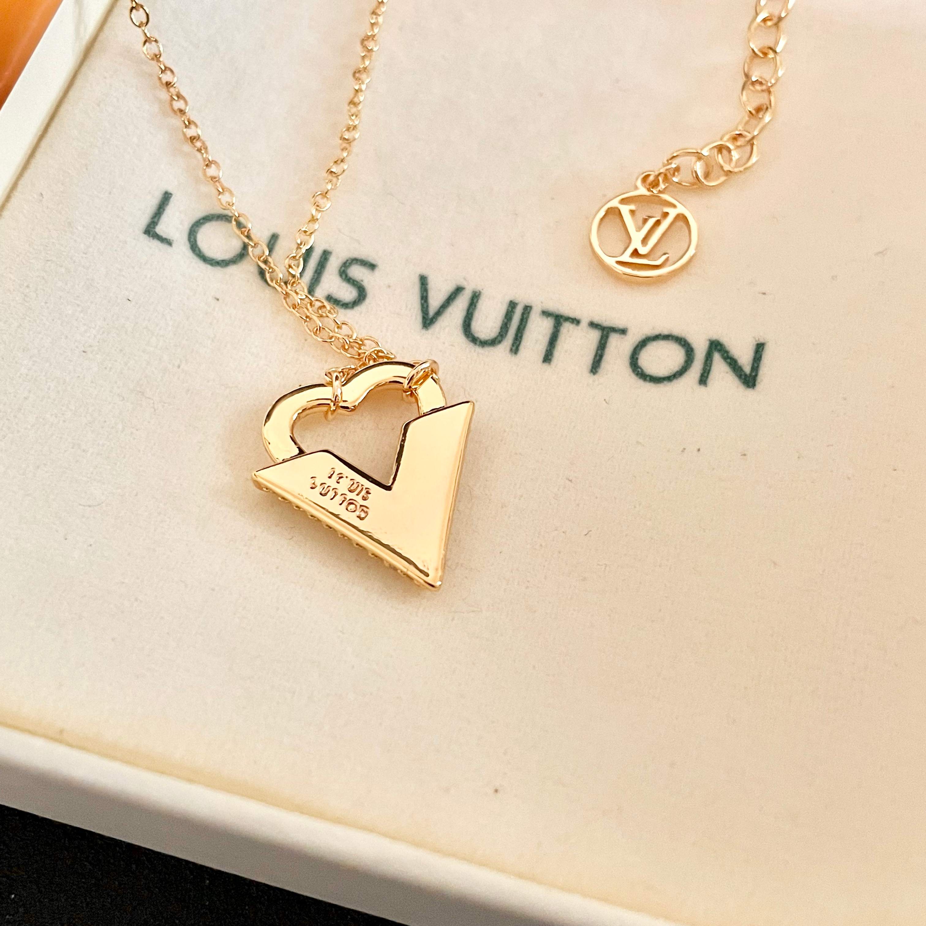 💥💥Louis Vuitton 路易威登 设计独特 (用LV经典之作图形理念)👋好看🧚‍♀️项链 超级无