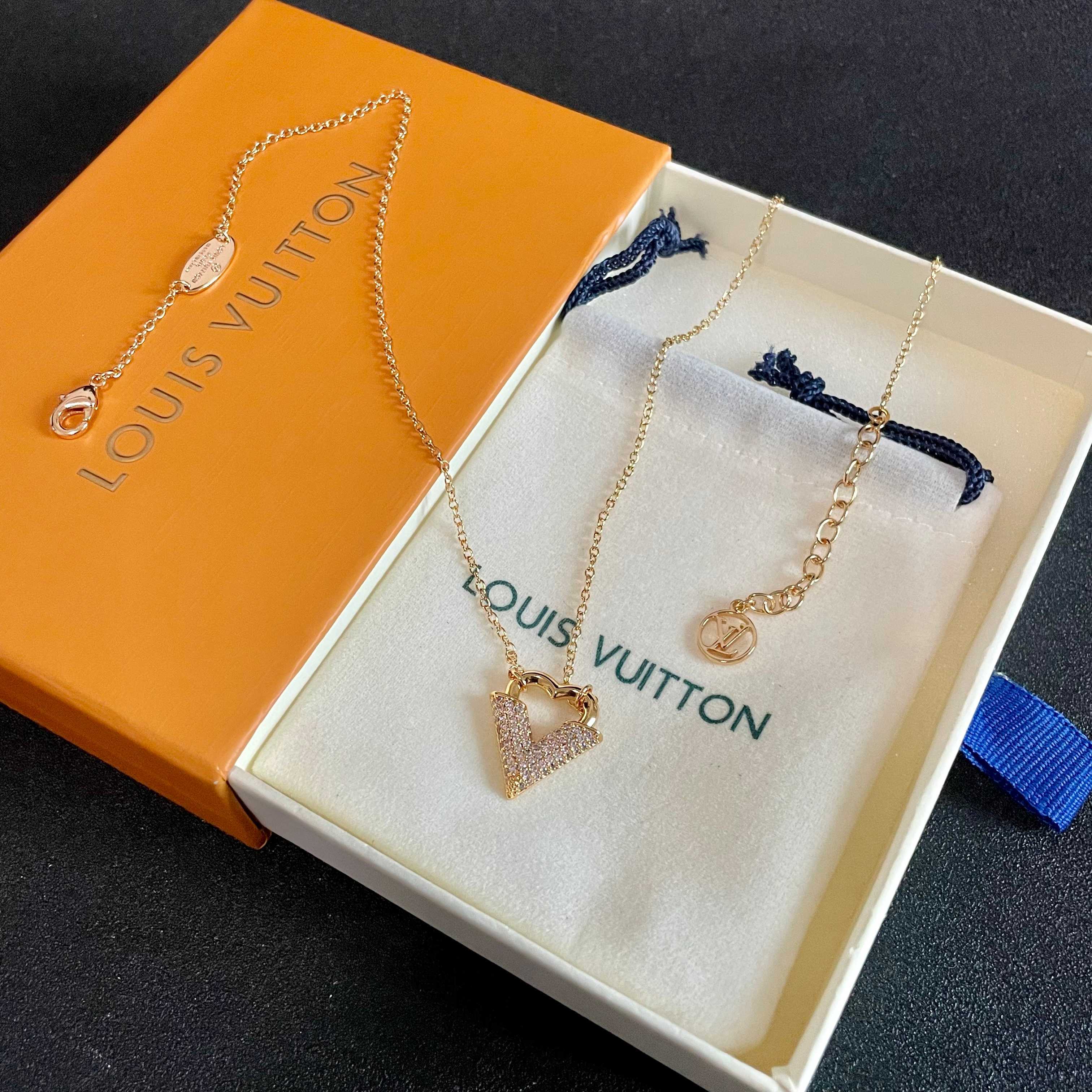 💥💥Louis Vuitton 路易威登 设计独特 (用LV经典之作图形理念)👋好看🧚‍♀️项链 超级无