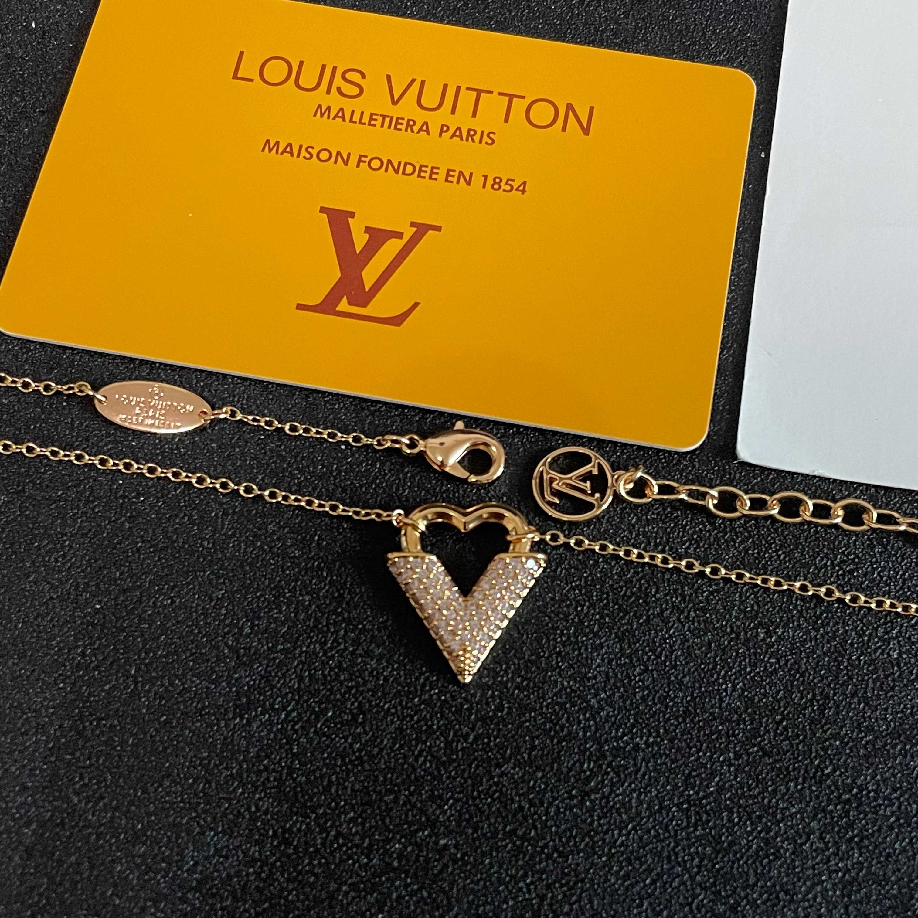 💥💥Louis Vuitton 路易威登 设计独特 (用LV经典之作图形理念)👋好看🧚‍♀️项链 超级无
