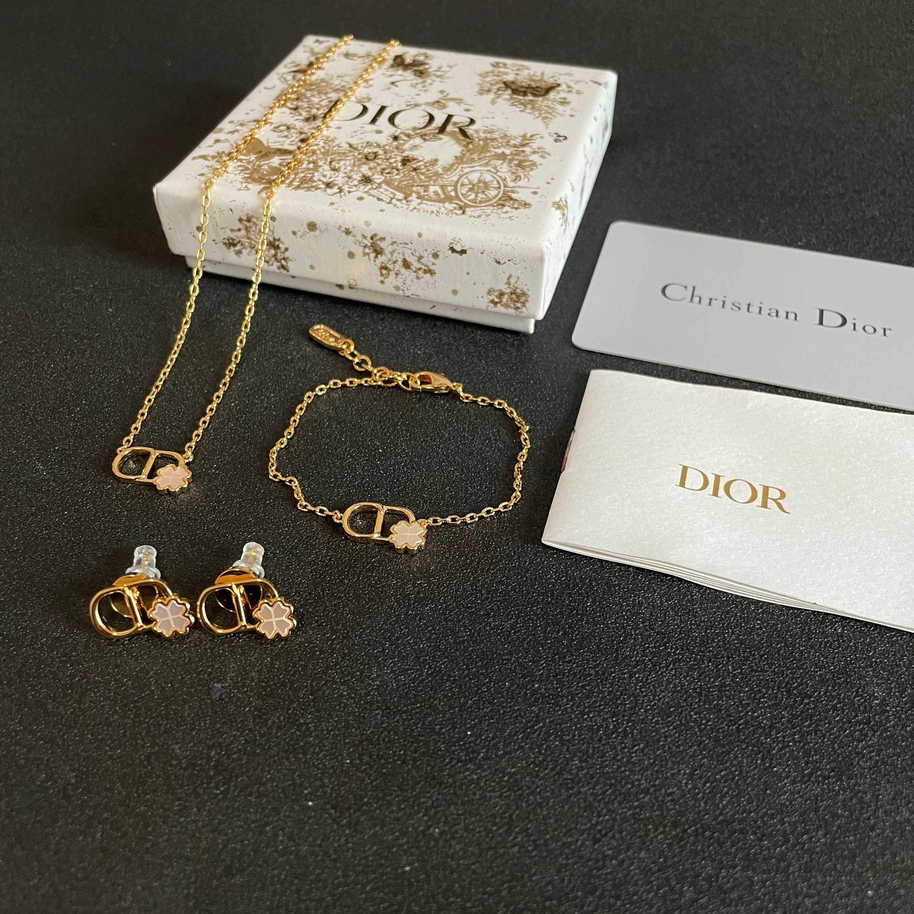 👑Dior 迪奥  中古 耳钉 专柜一致上新 精选原版一致 黄铜材质 甜美气质高雅.