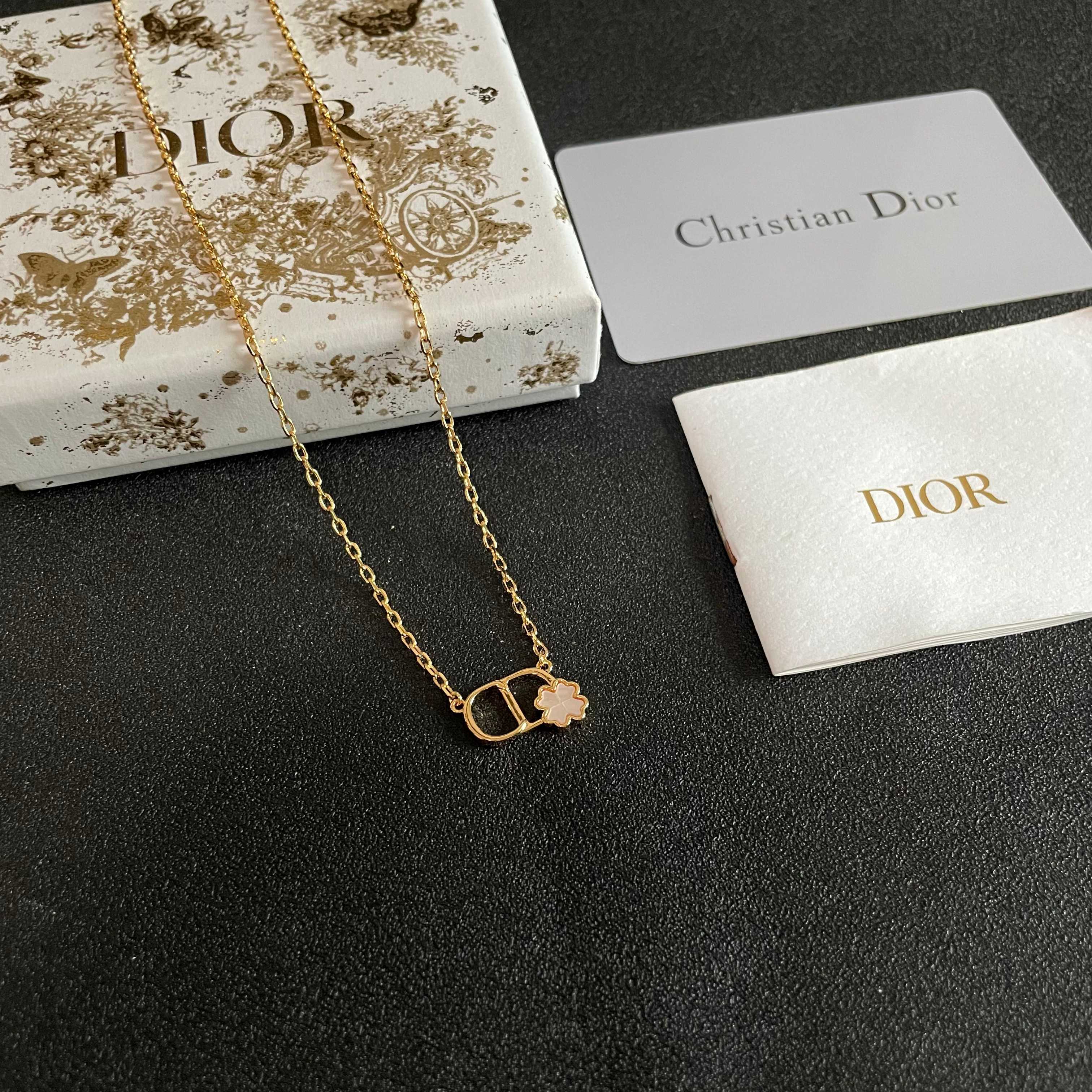 👑Dior 迪奥  中古 项链 专柜一致上新 精选原版一致 黄铜材质 甜美气质高雅.