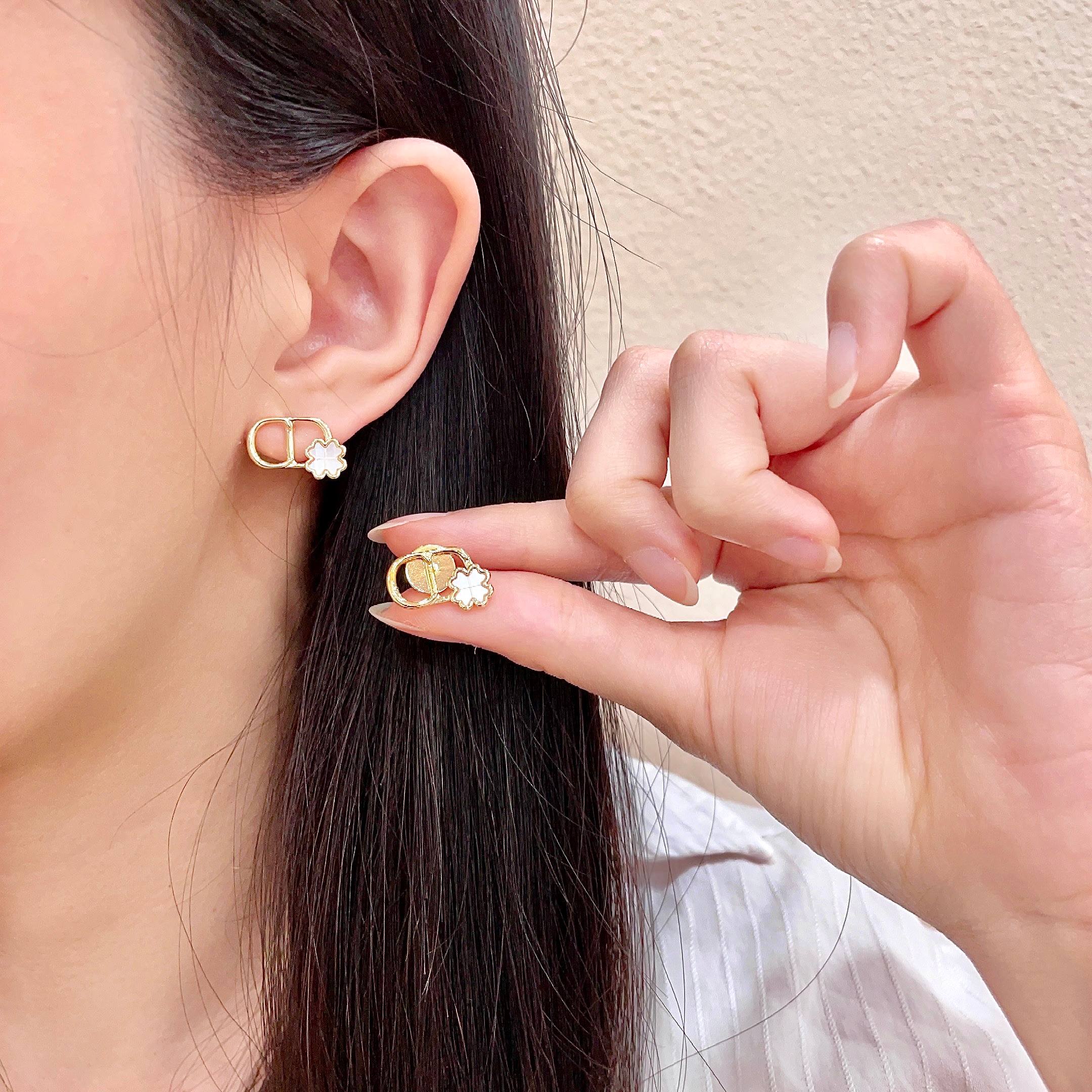 👑Dior 迪奥  中古 耳钉 专柜一致上新 精选原版一致 黄铜材质 甜美气质高雅.