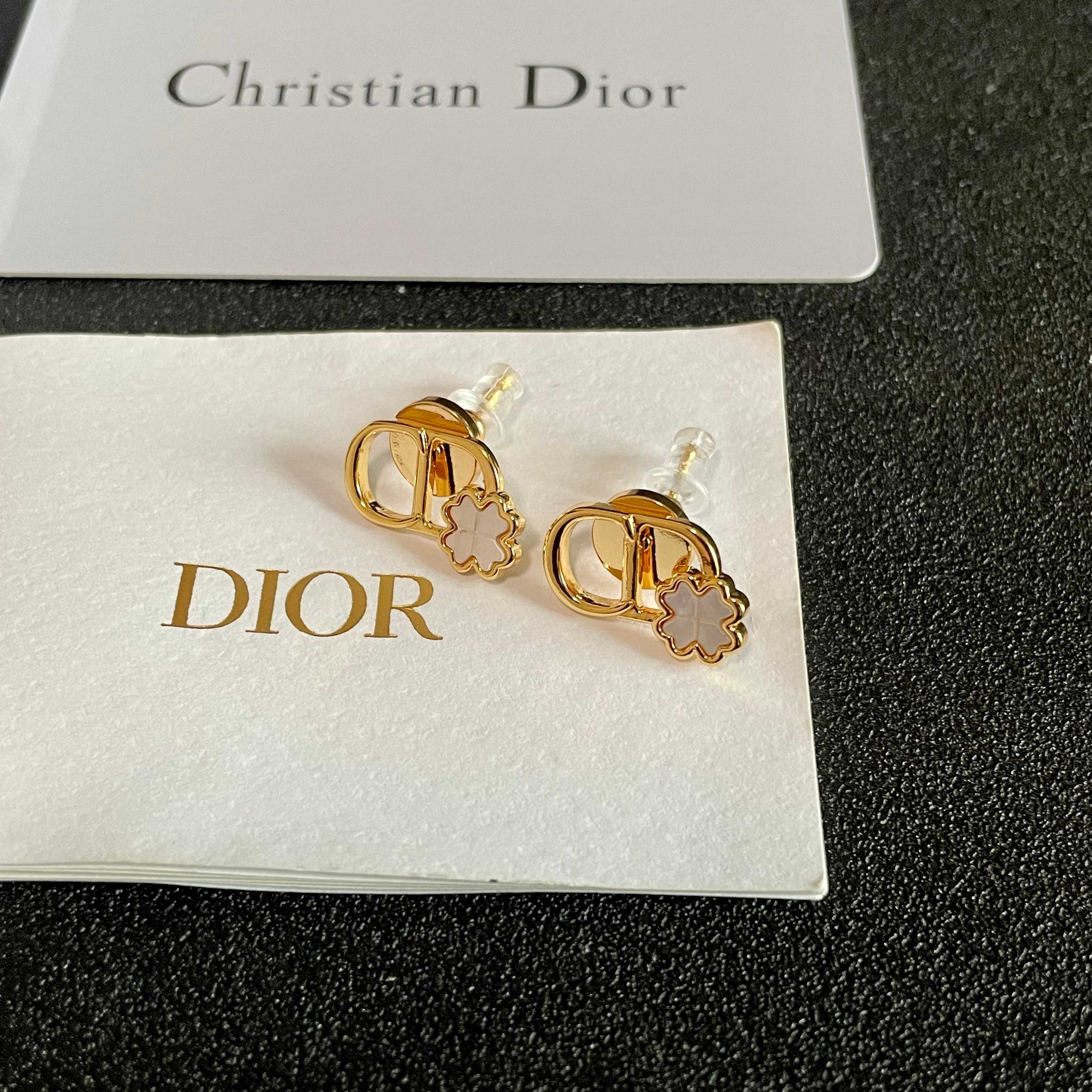 👑Dior 迪奥  中古 耳钉 专柜一致上新 精选原版一致 黄铜材质 甜美气质高雅.