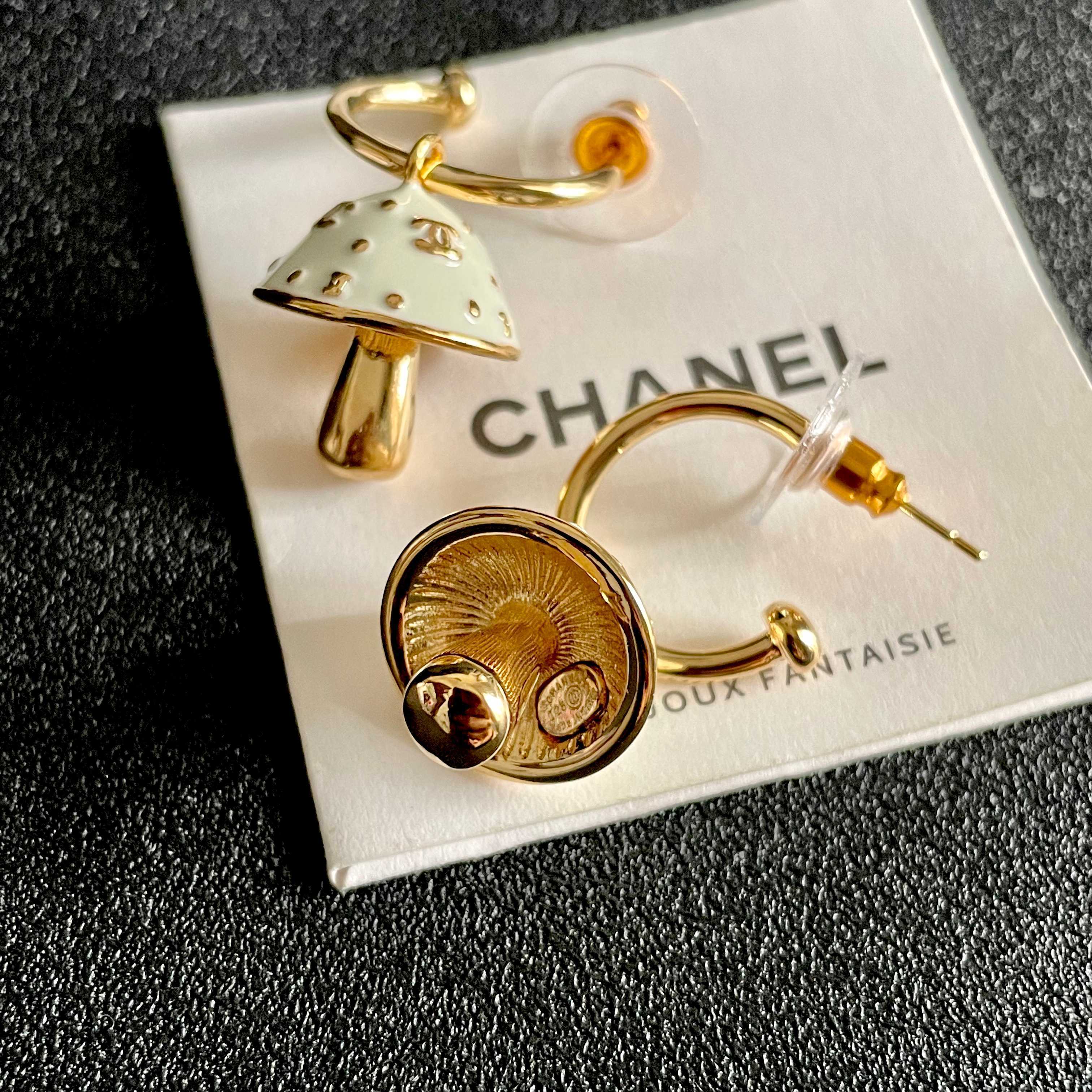 Chanel香奈儿 中古 耳钉👀小香家的款式真心无需多介绍😘🎶每一款都超好看，精致大方，非常显气质