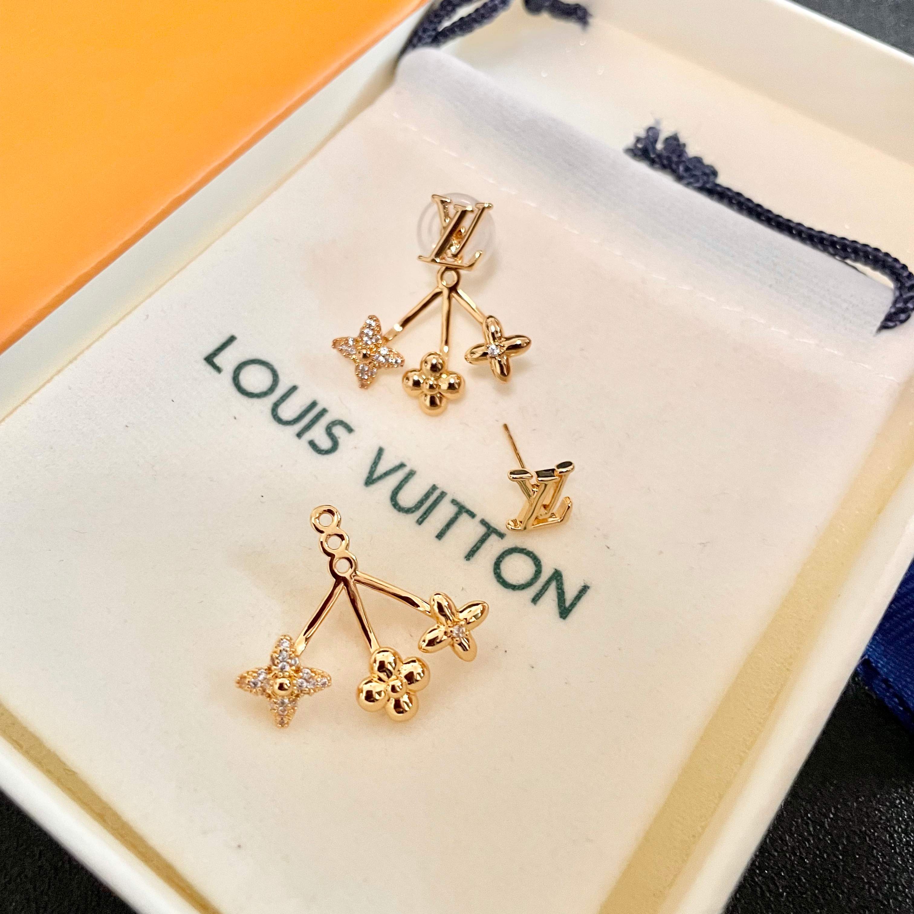 😍LV耳钉耳环🌀原版黄铜 925纯银针 实拍 设计不张扬🥰不高调却带着一种迷人的气质上身超显气质👑不能更