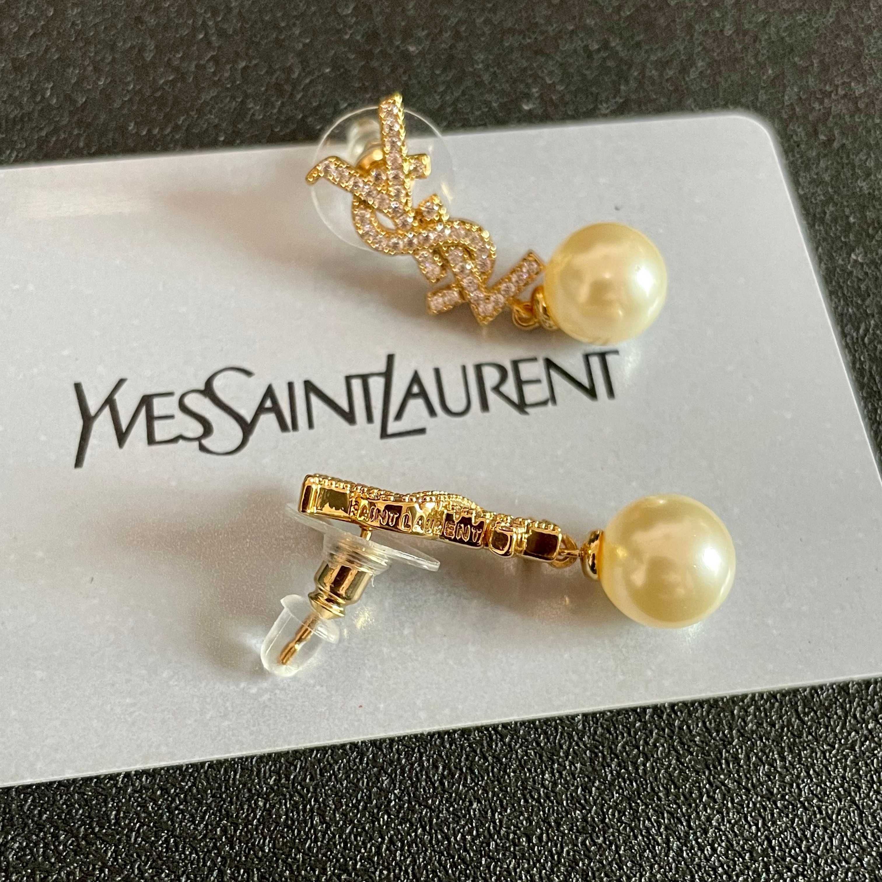 新款 ysl圣罗兰耳钉 美丽永远敌不过经典 黄金时期的香奈就是最经典．也是最有味道的 女人独立优雅魅力知