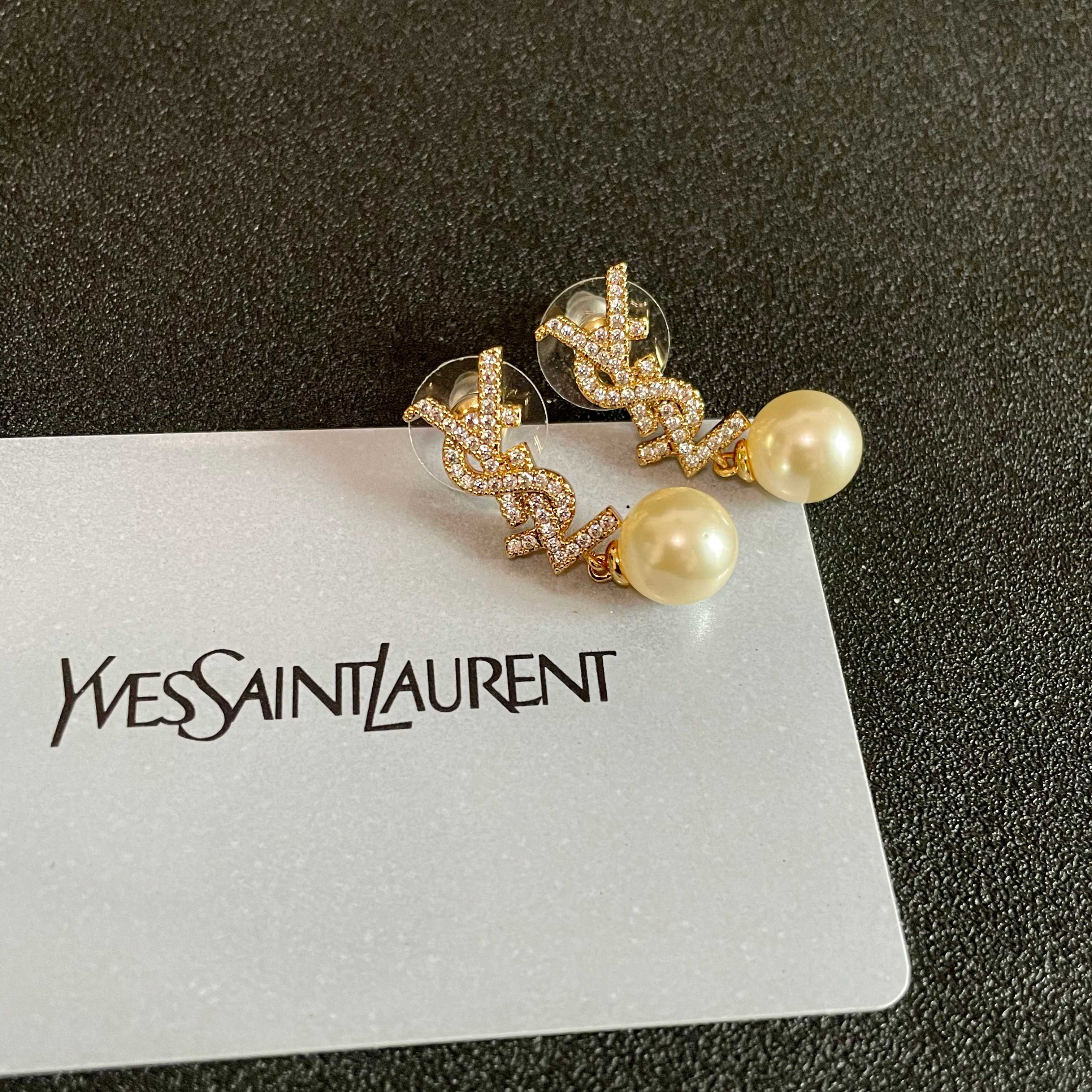 新款 ysl圣罗兰耳钉 美丽永远敌不过经典 黄金时期的香奈就是最经典．也是最有味道的 女人独立优雅魅力知