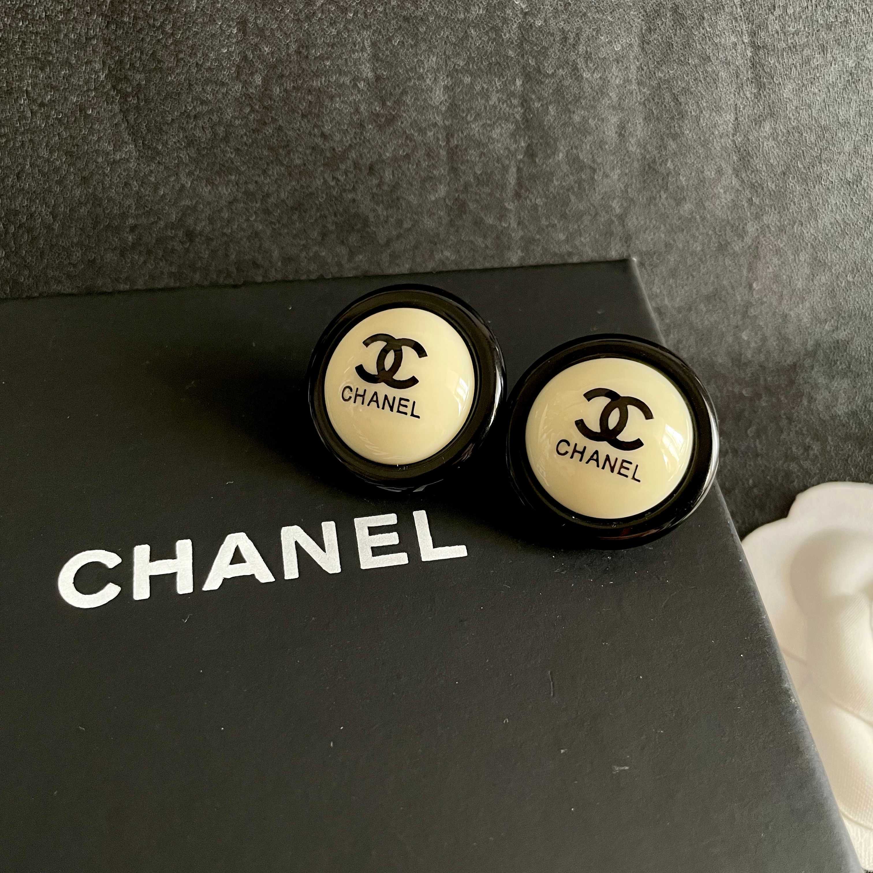 Chanel香奈儿 中古 双C耳钉👀原版复刻logo 小香家的款式真心无需多介绍😘🎶每一款都超好看，精致