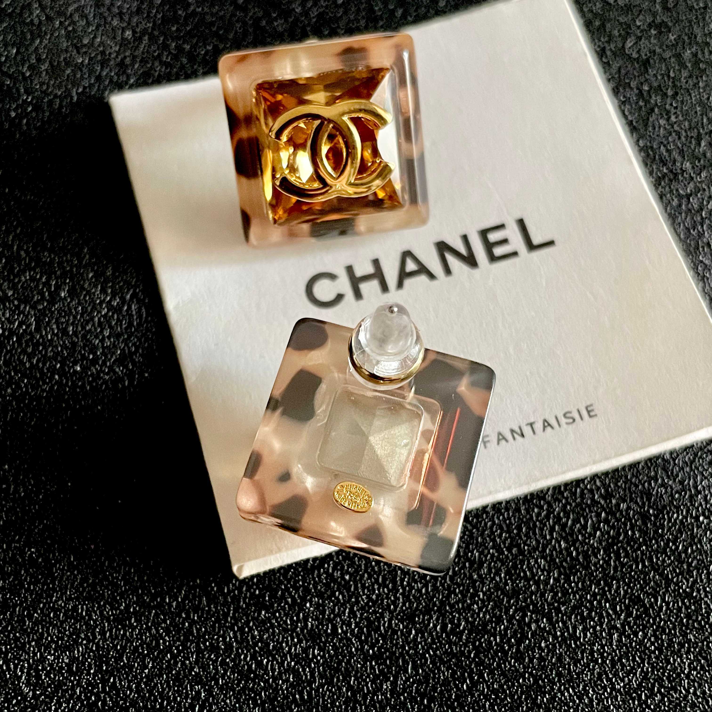 Chanel香奈儿 中古 双C耳钉👀原版复刻logo 小香家的款式真心无需多介绍😘🎶每一款都超好看，精致