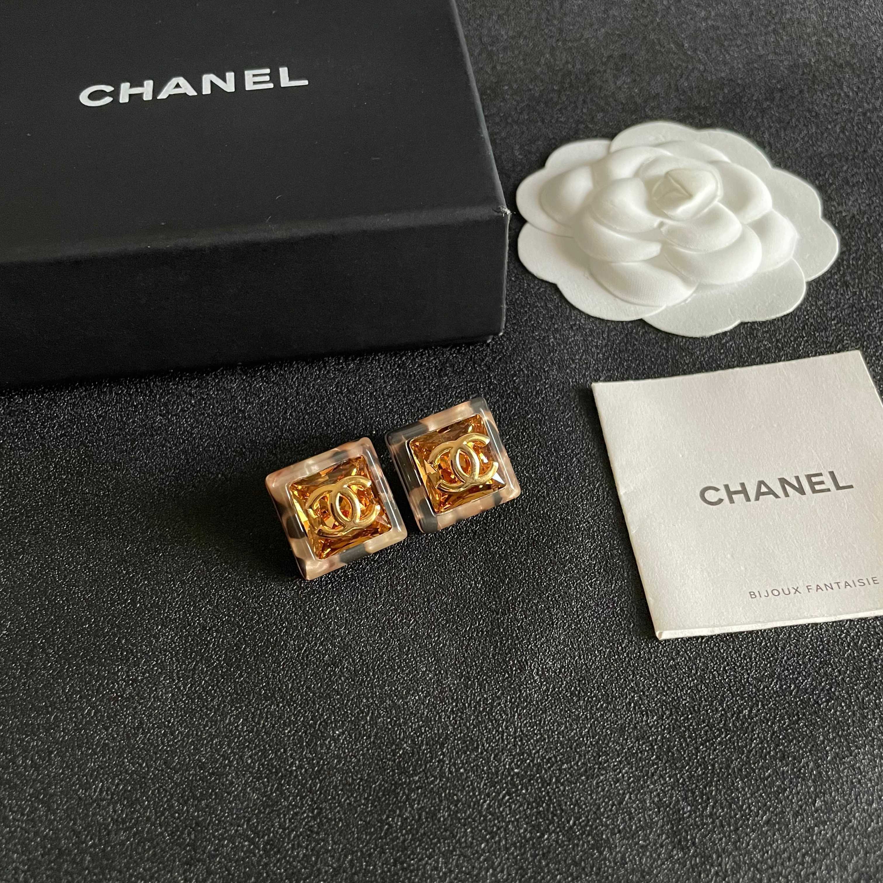 Chanel香奈儿 中古 双C耳钉👀原版复刻logo 小香家的款式真心无需多介绍😘🎶每一款都超好看，精致