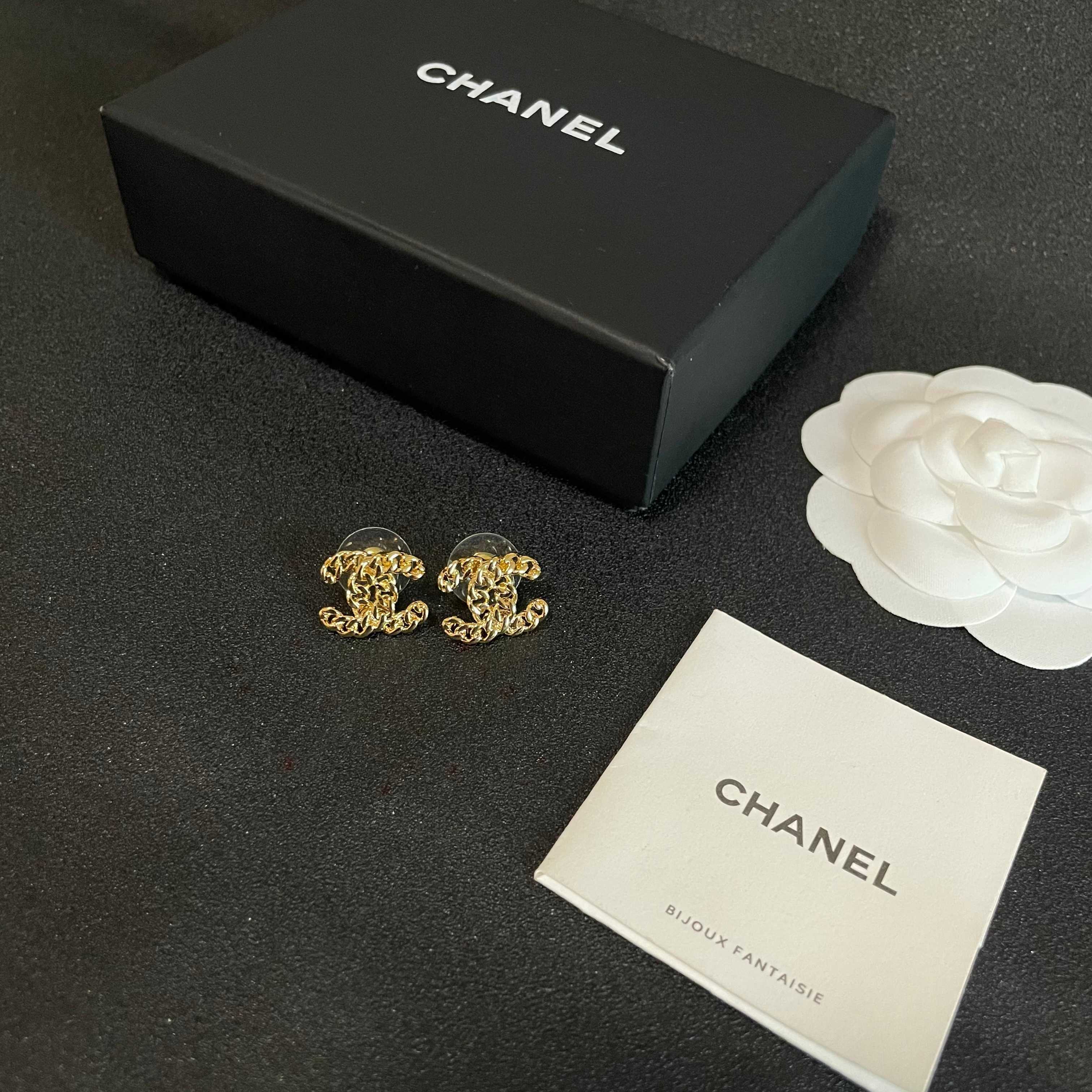 Chanel香奈儿 中古 双C耳钉👀原版复刻logo 小香家的款式真心无需多介绍😘🎶每一款都超好看，精致